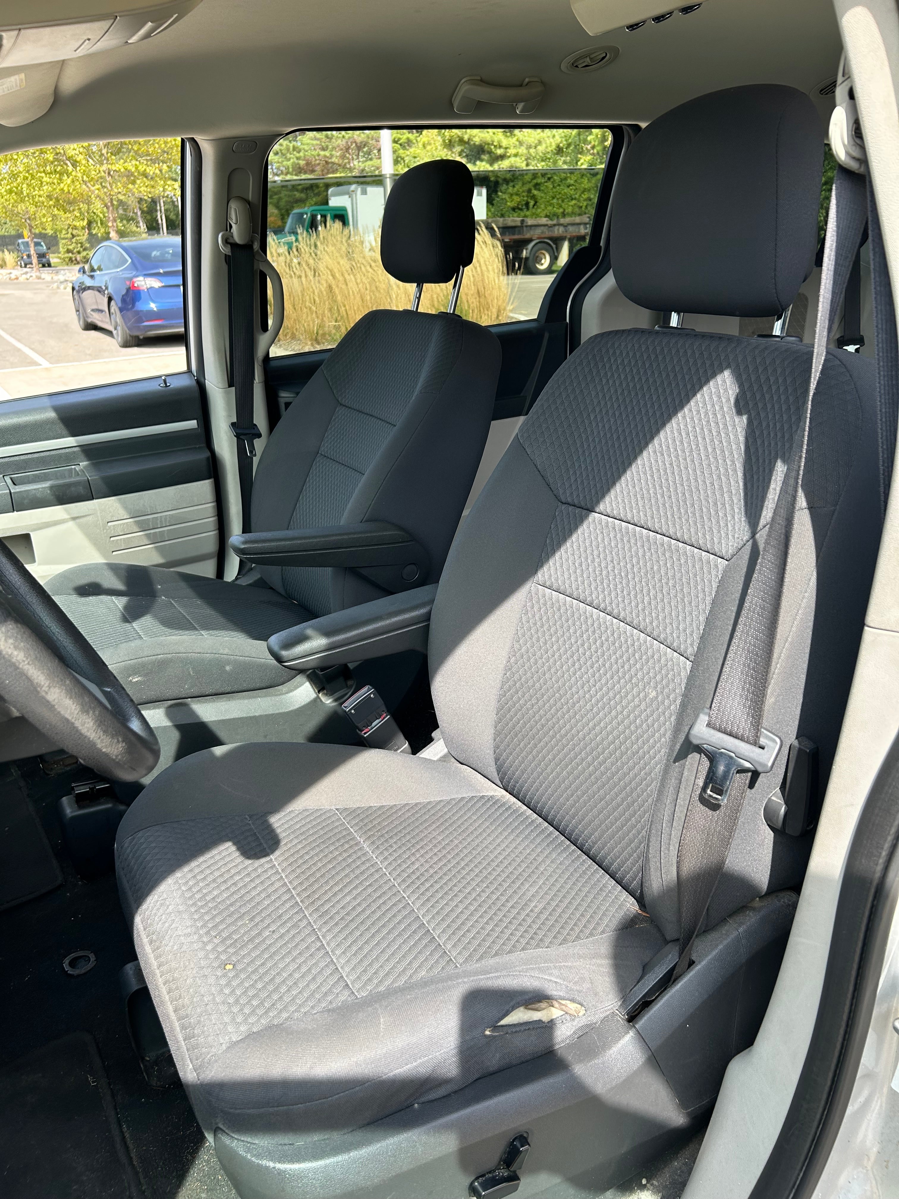 2010 - Dodge Caravan - 1667