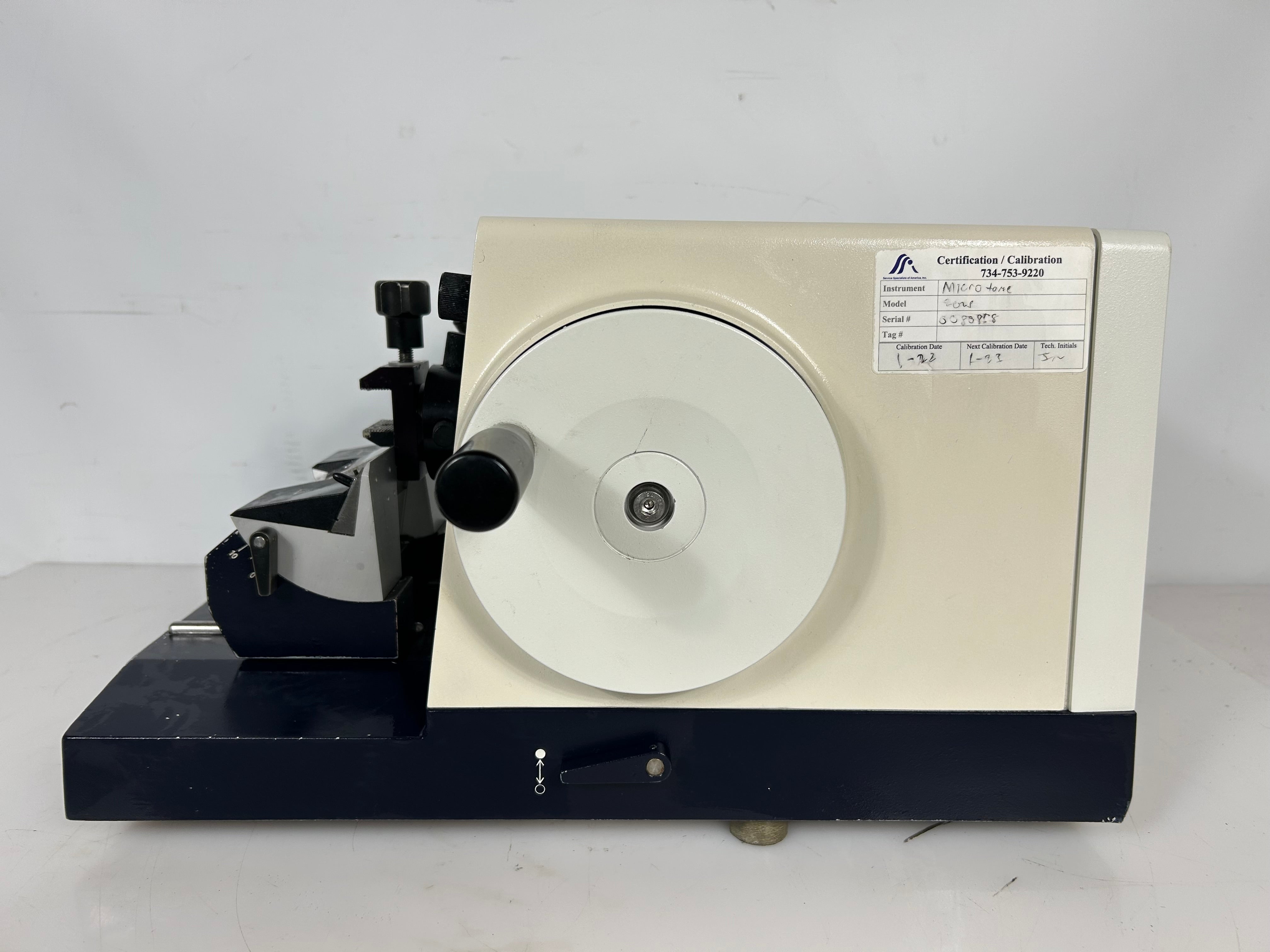 Leica RM2025 Manual Rotary Microtome