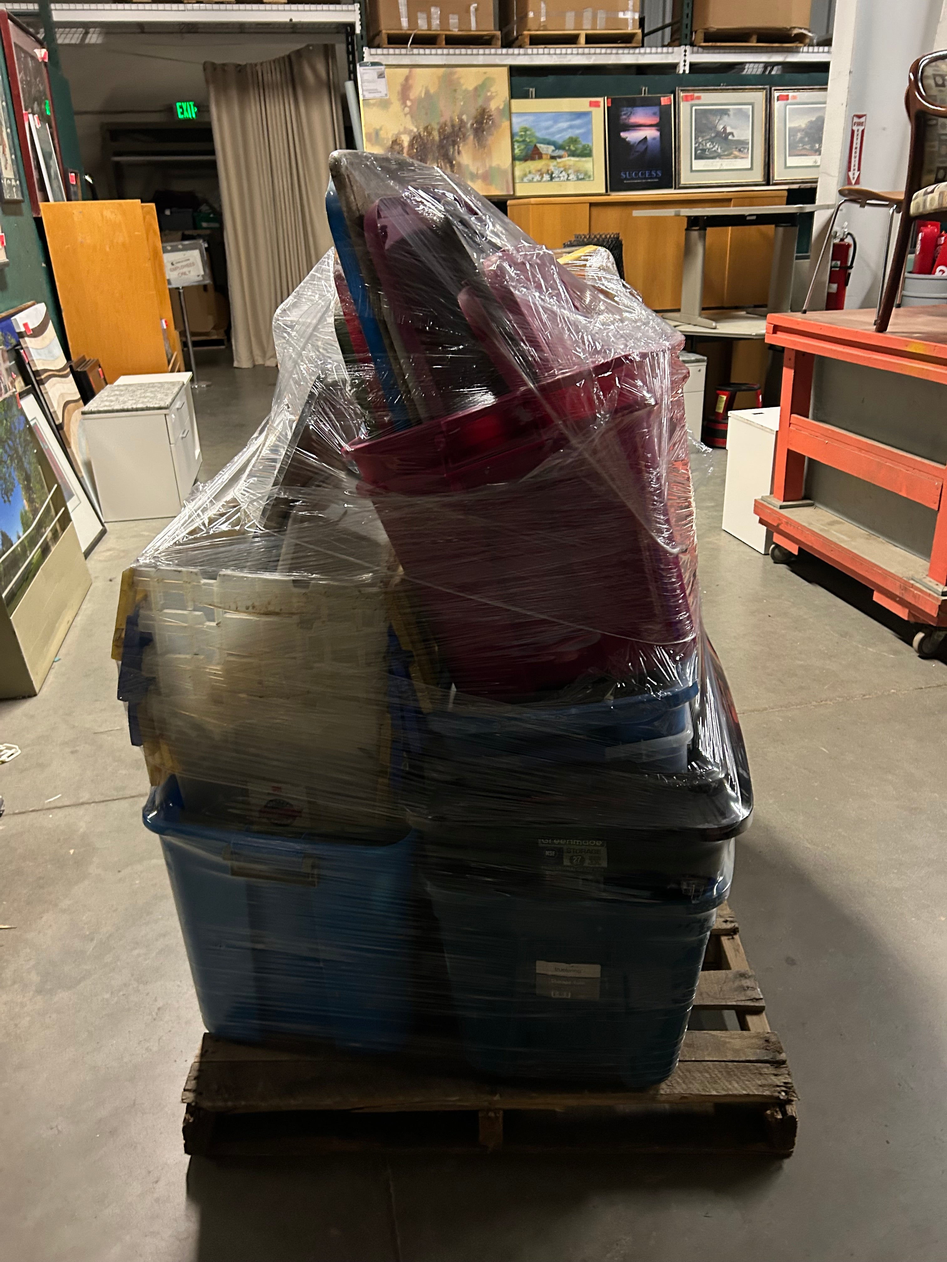 Pallet of Assorted Storage Containers and Lids
