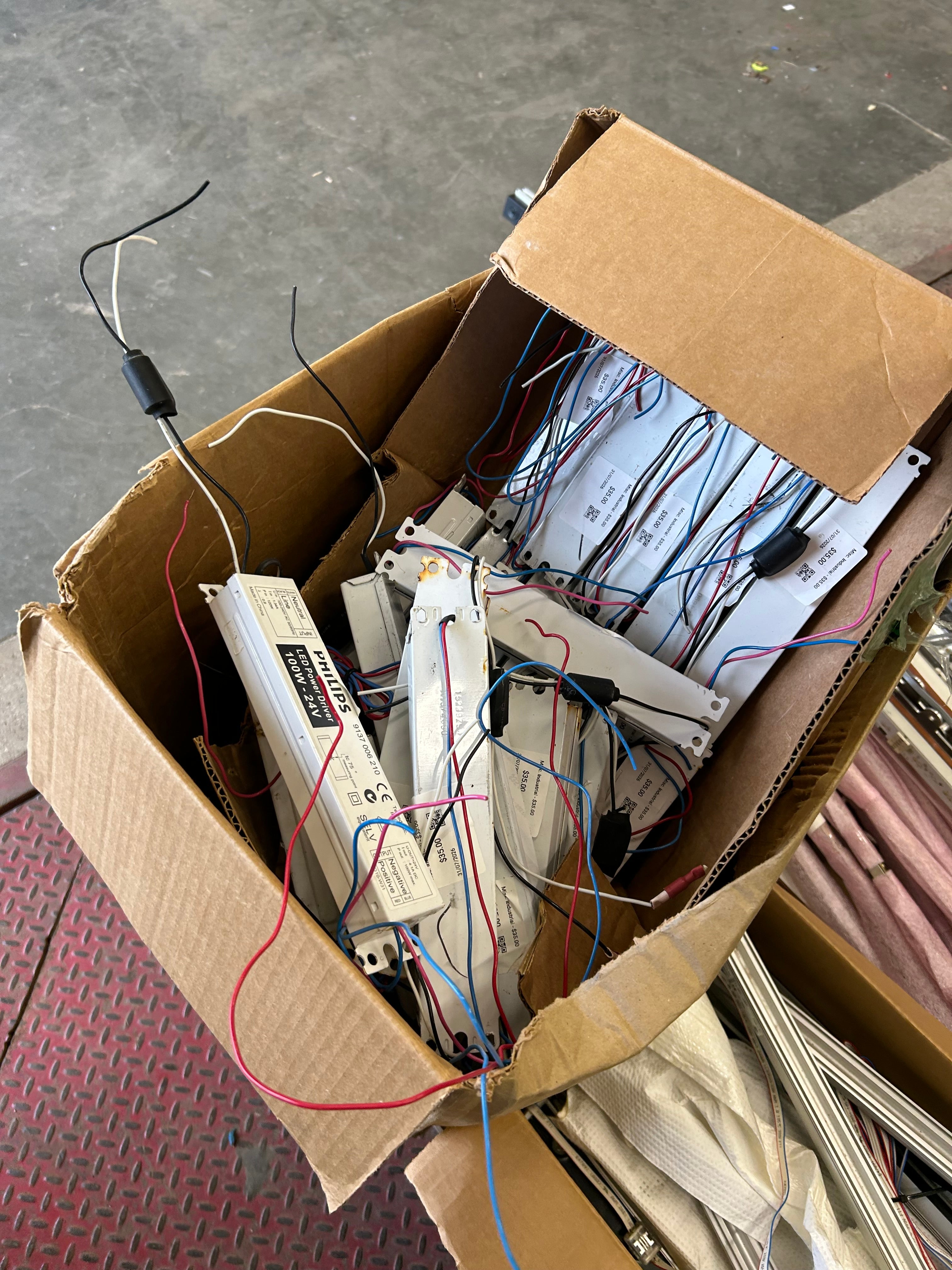 Pallet of Assorted Grow Lights and Accessories *Untested*