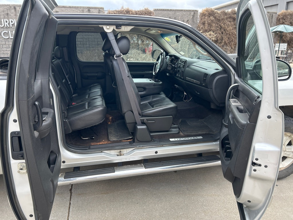 2011 - Chevrolet Silverado Pickup LT - 1696