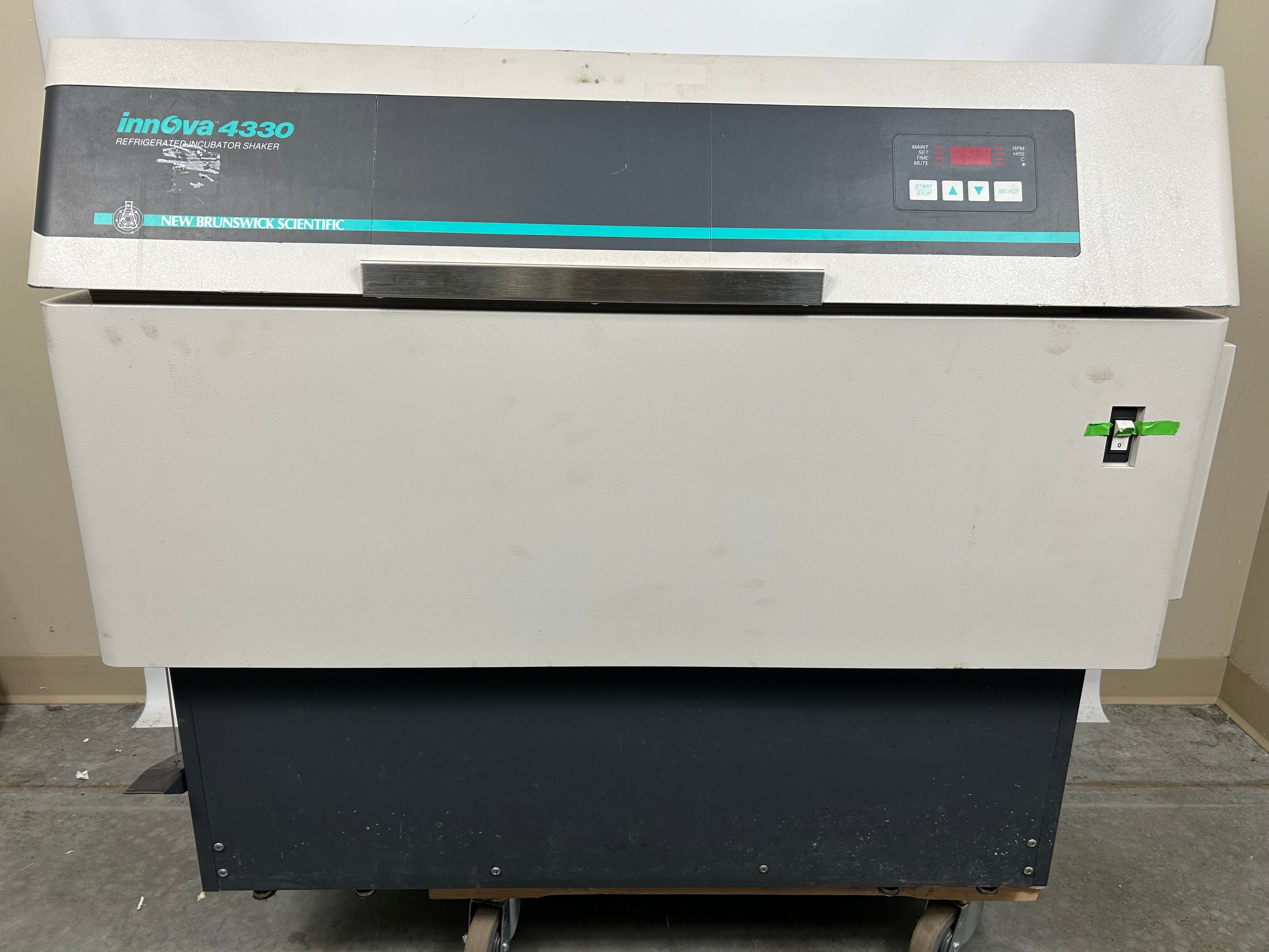 New Brunswick Innova 4330 Refrigerated Incubator Shaker