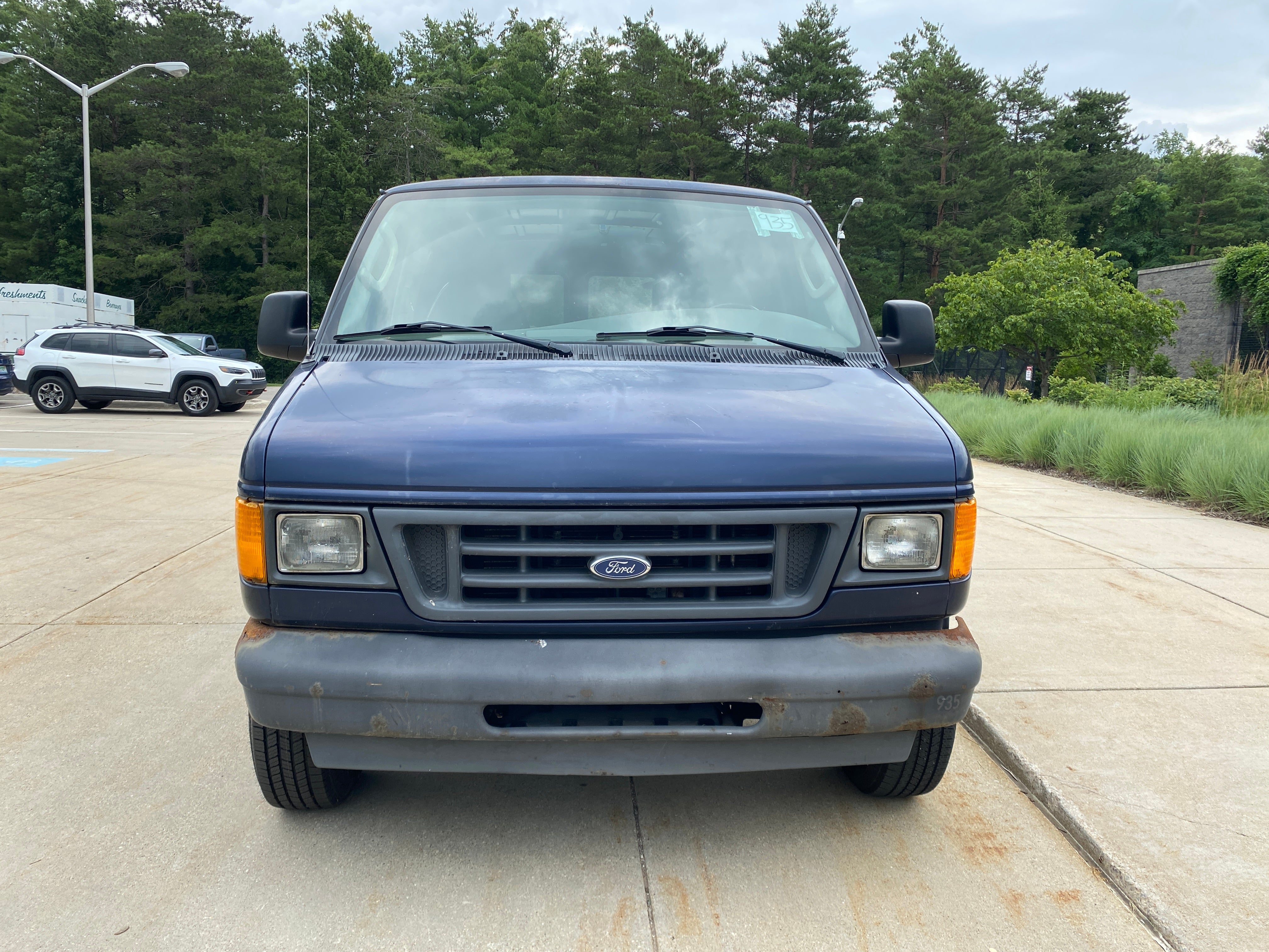 2003- Ford E-250 Econoline Cargo Van - 935