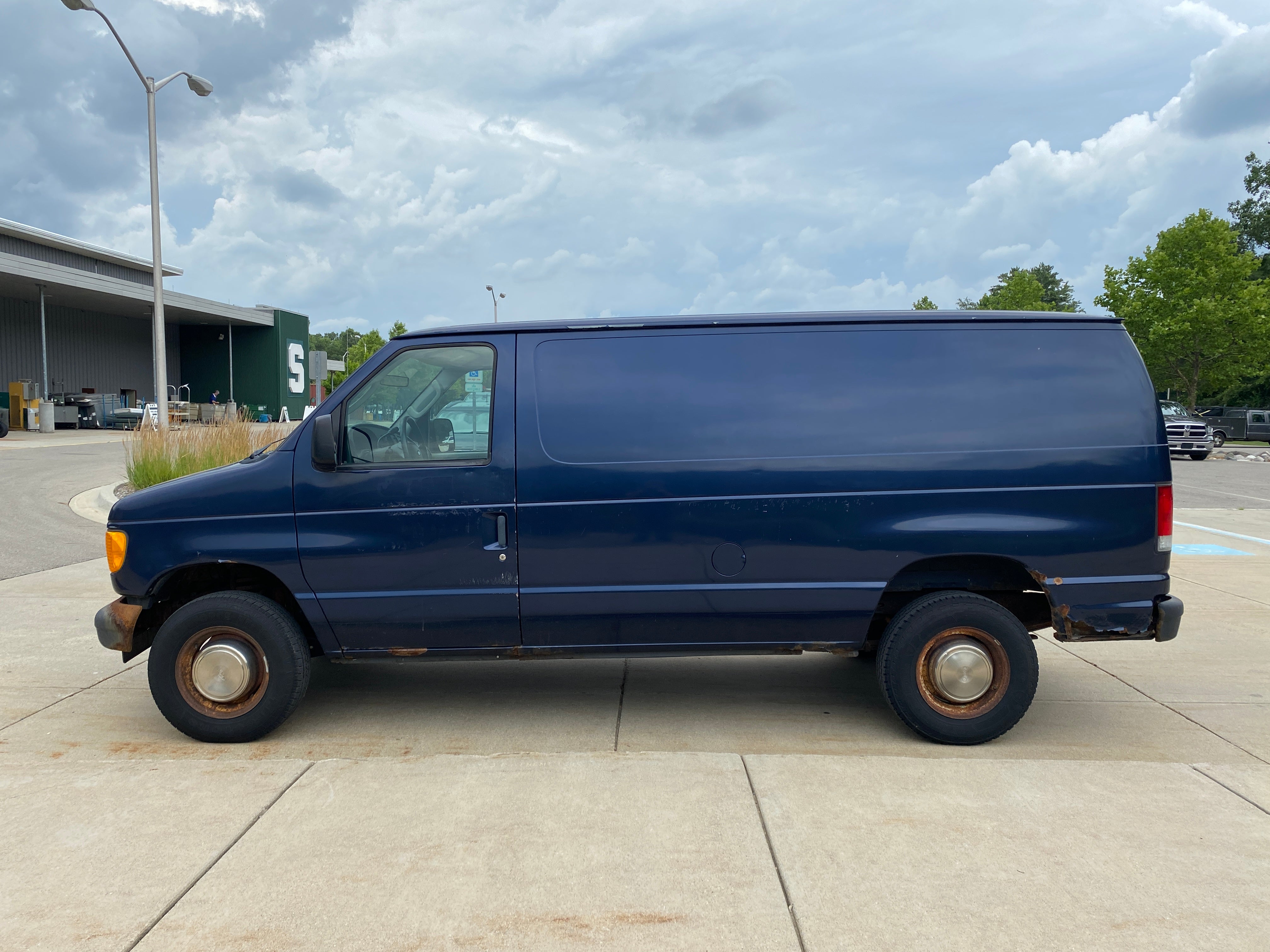 2003- Ford E-250 Econoline Cargo Van - 935