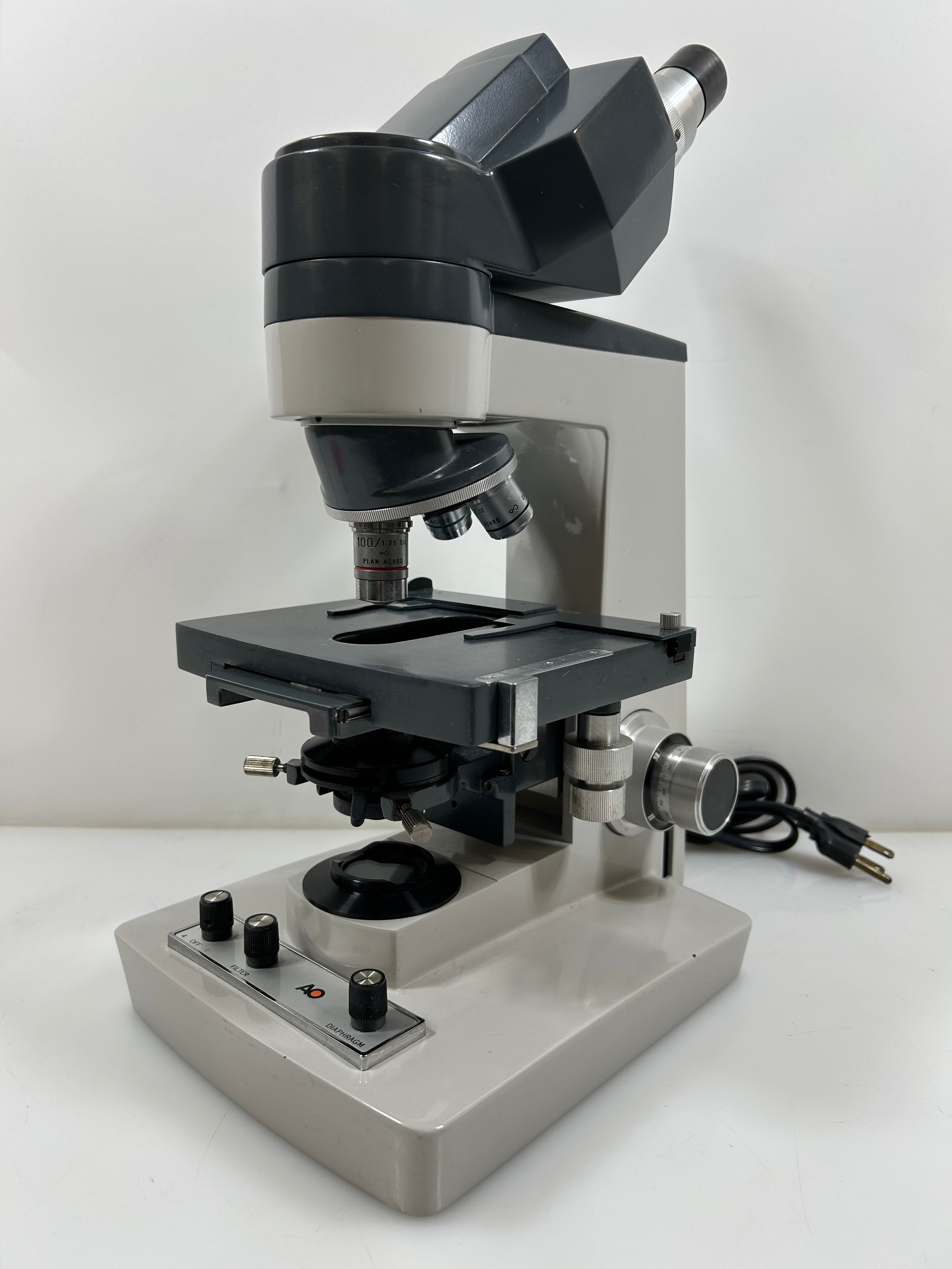 American Optical One-Ten Microstar Laboratory Microscope *Untested*