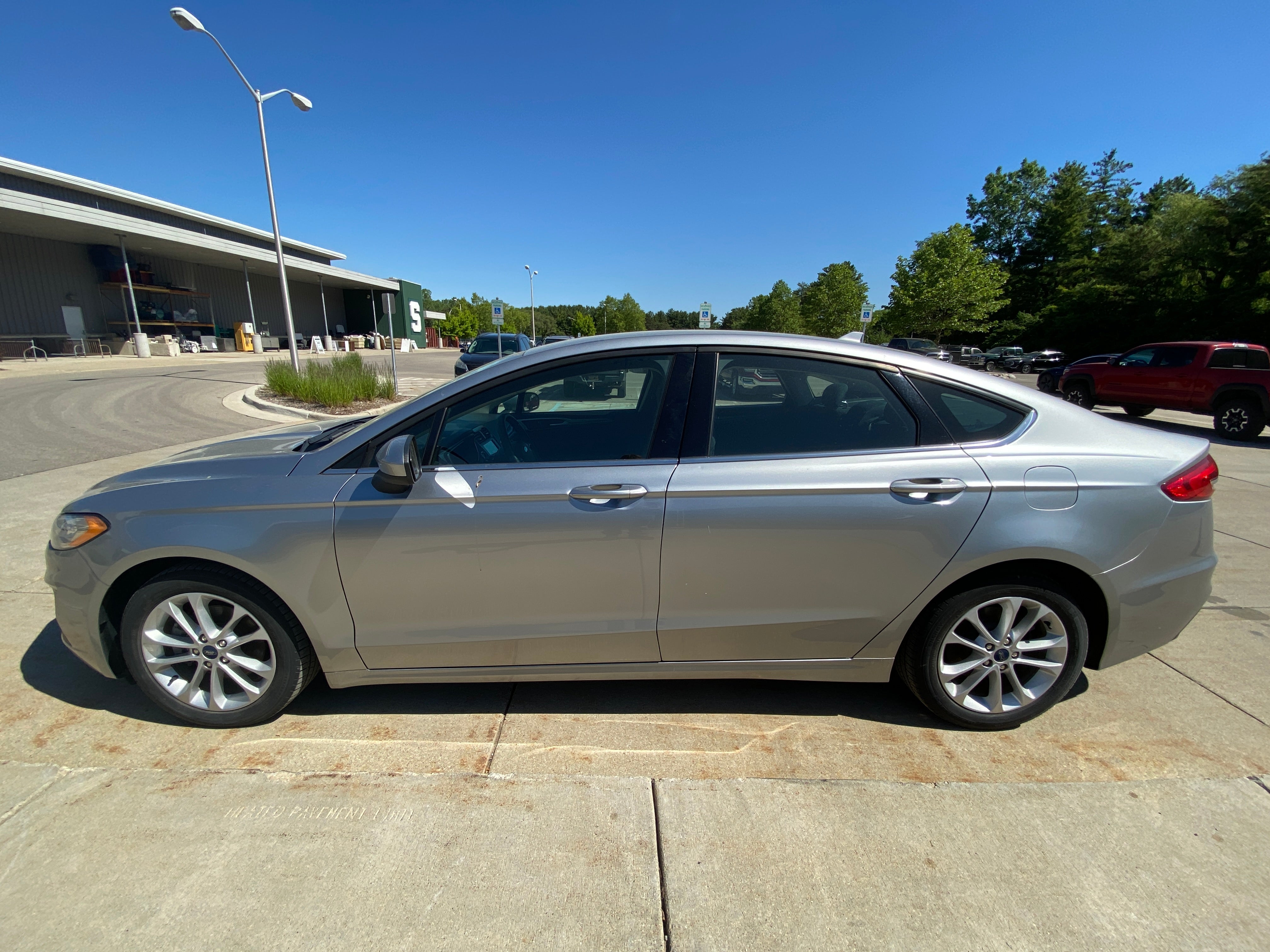 2020 - Ford Fusion Hybrid SE Sedan - A505