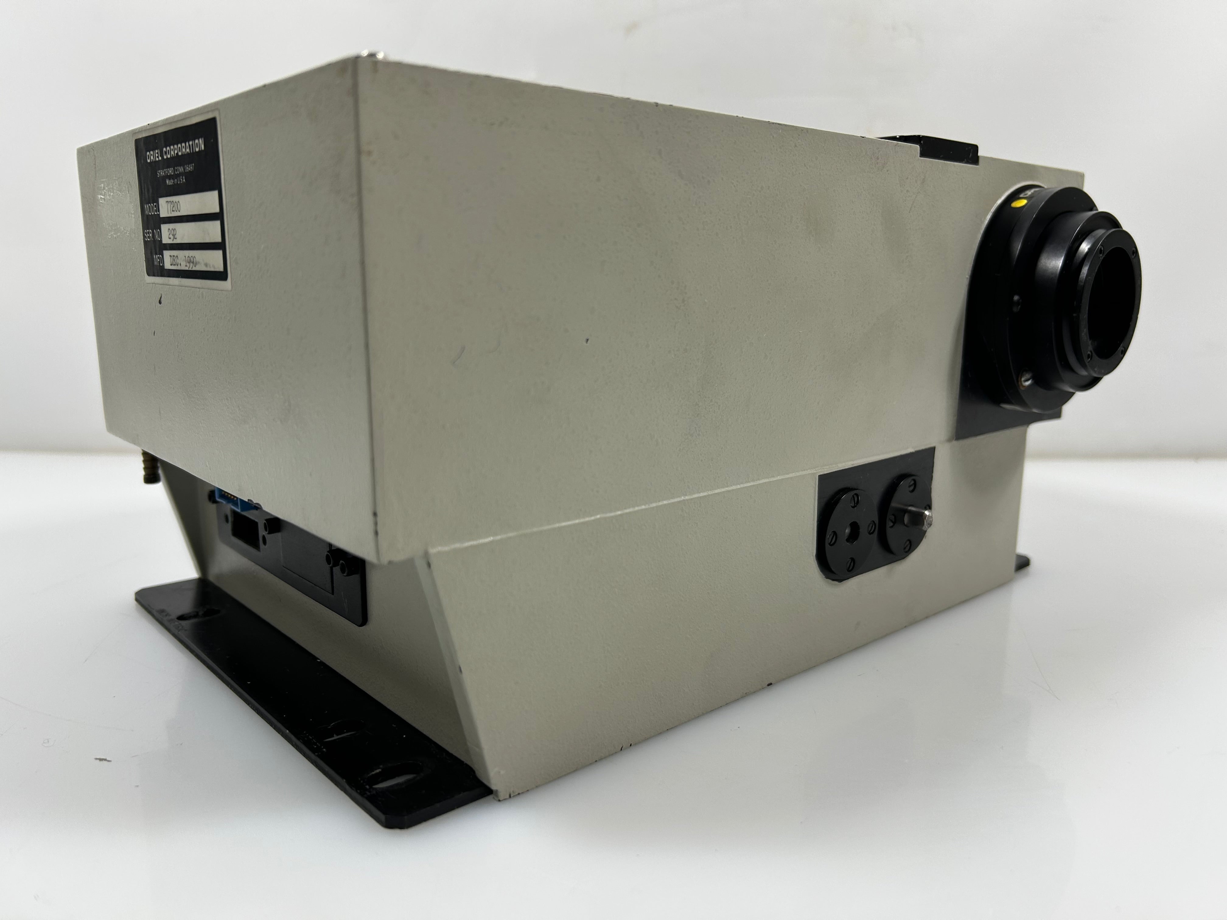 Oriel 77200 Monochromator *Untested*