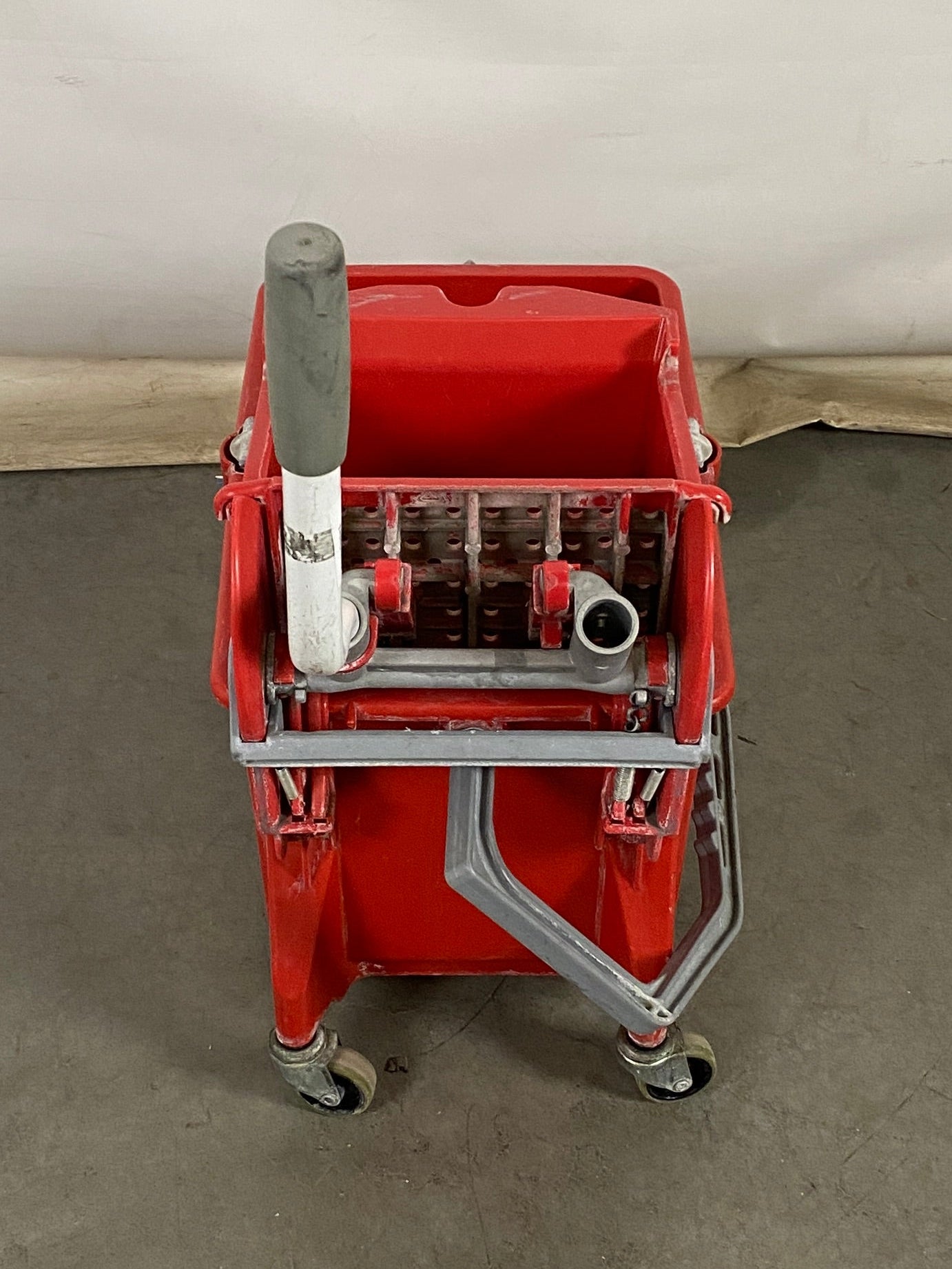 Unger Red Rolling Mop Bucket