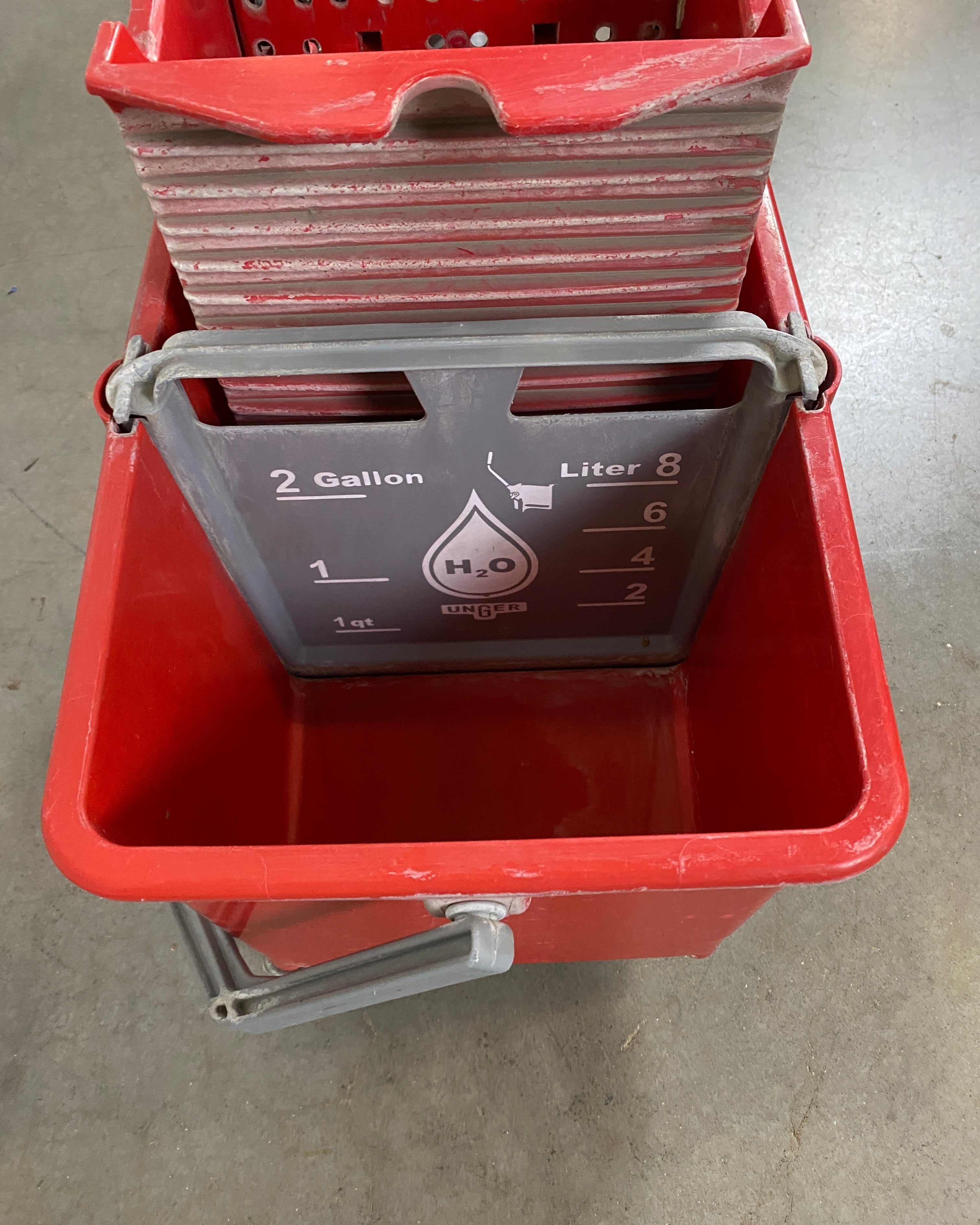 Unger Red Rolling Mop Bucket