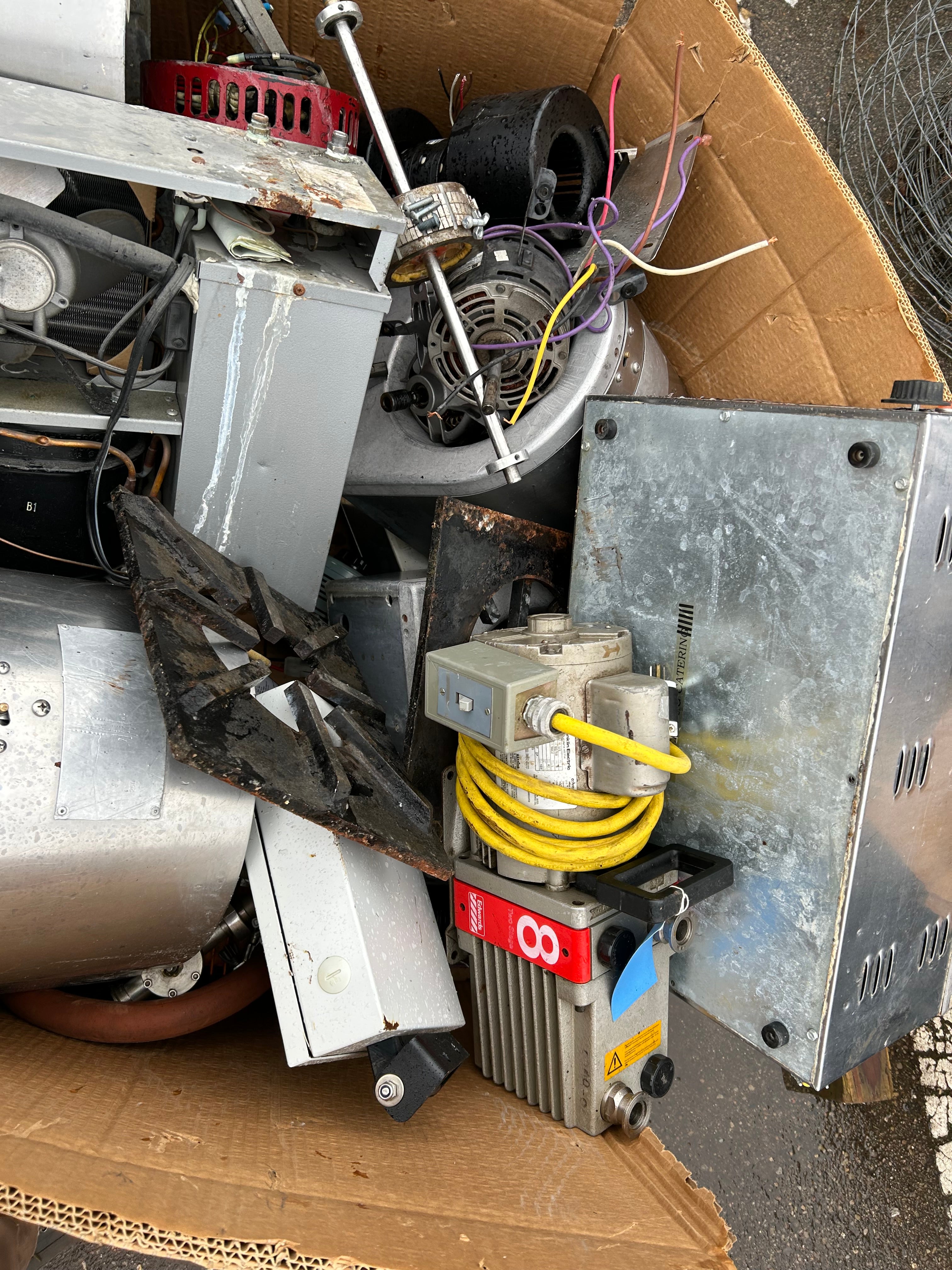 Scrap Bid #624- 450lbs (Without pallet)