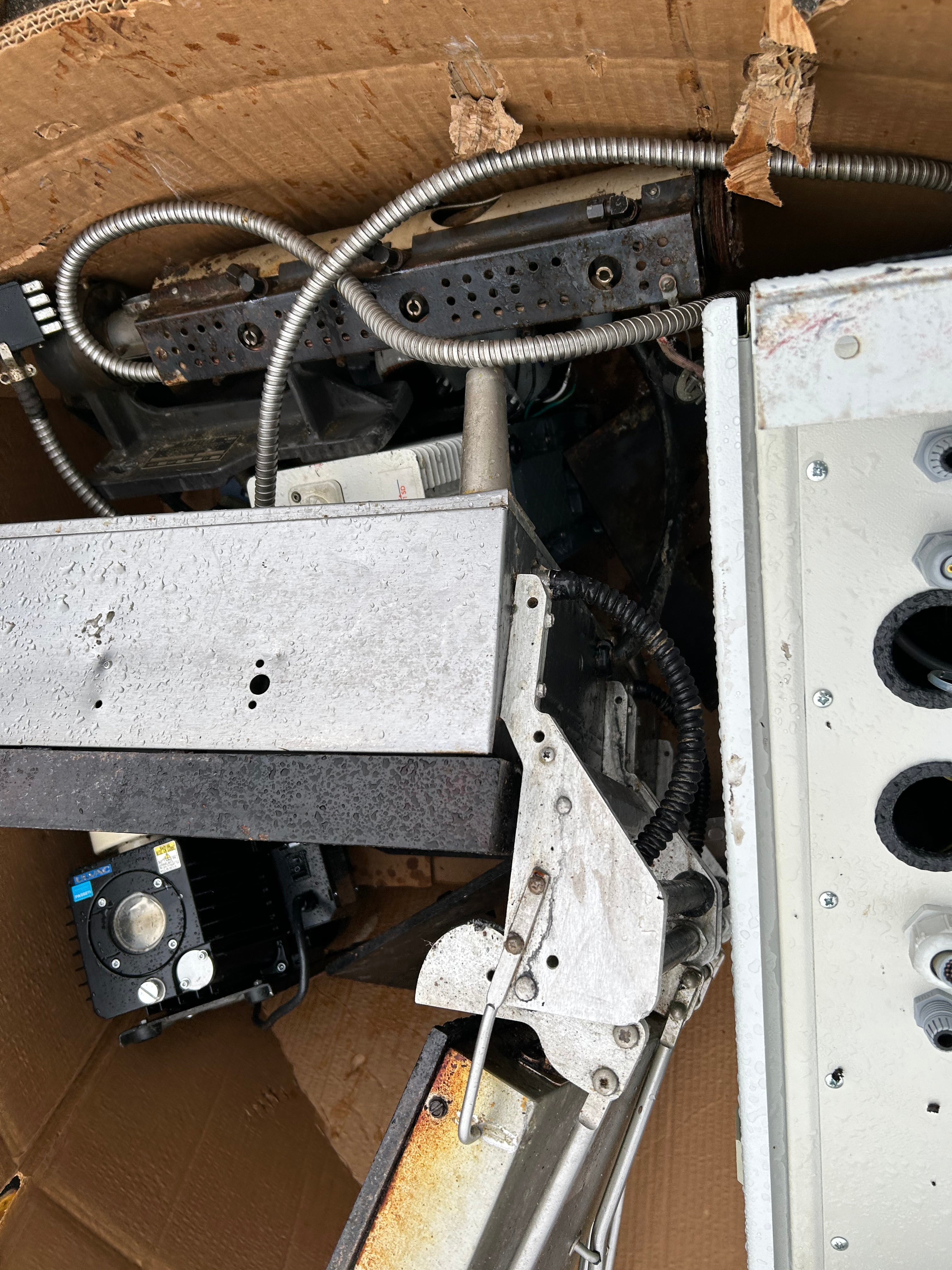 Scrap Bid #623- 550lbs (Without pallet)