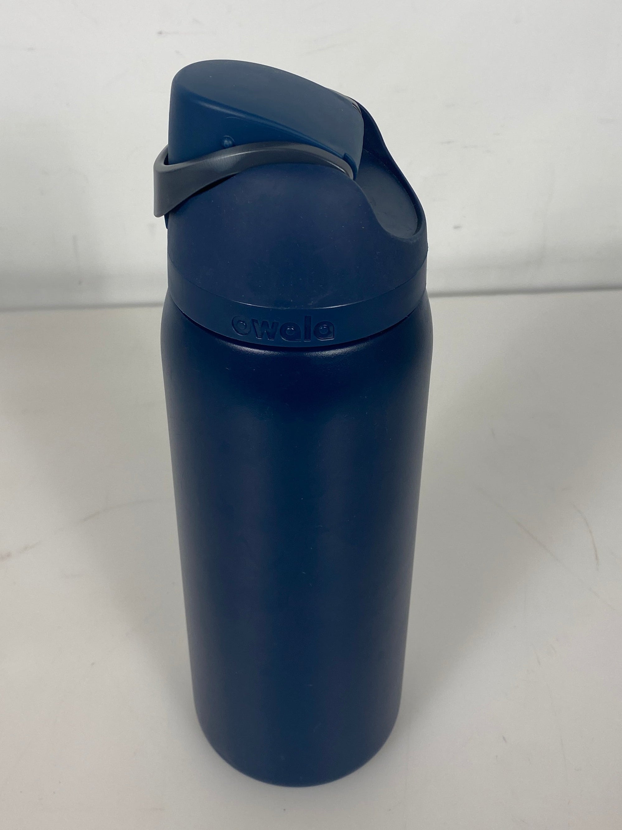 32 oz Navy Blue Owala Water Bottle