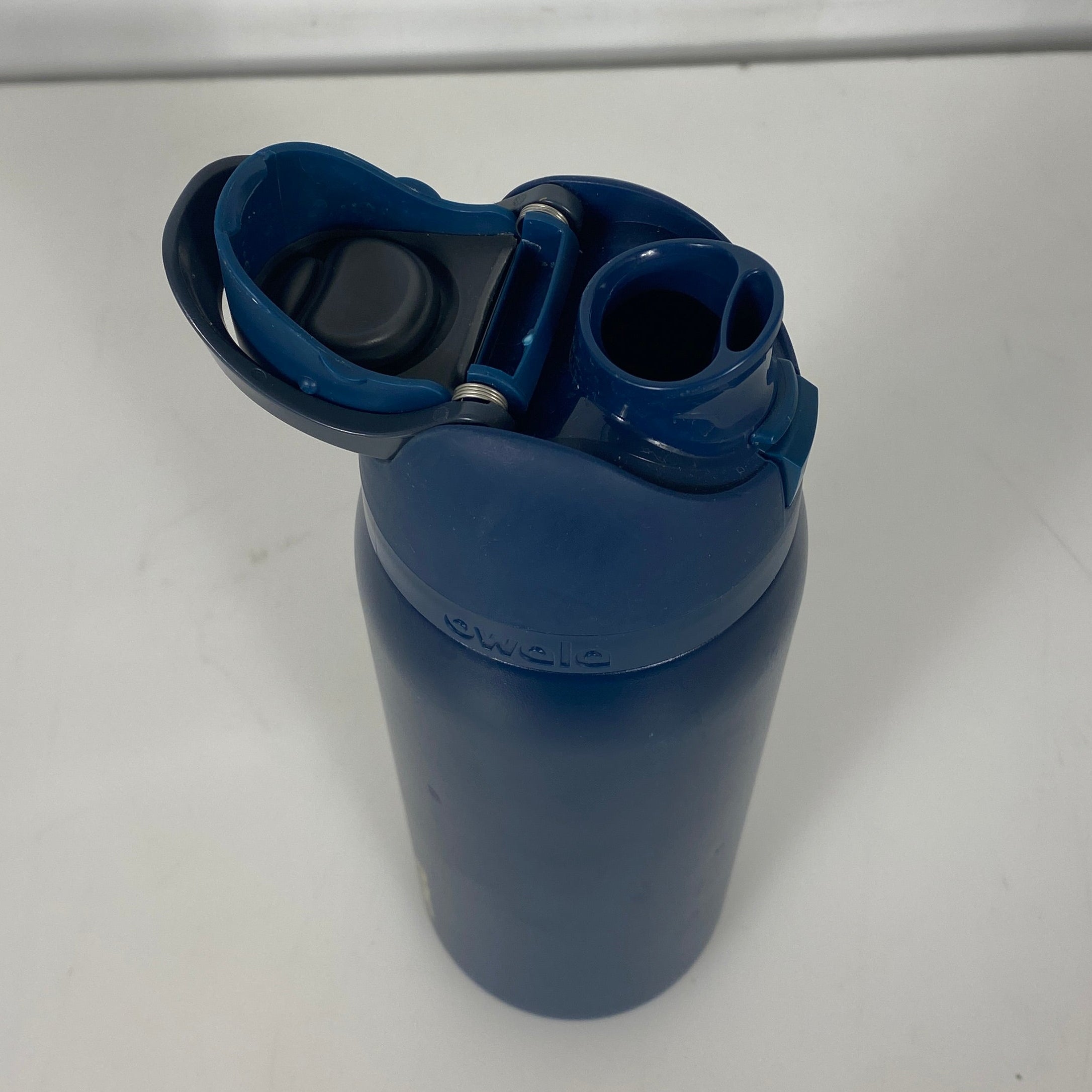 32 oz Navy Blue Owala Water Bottle