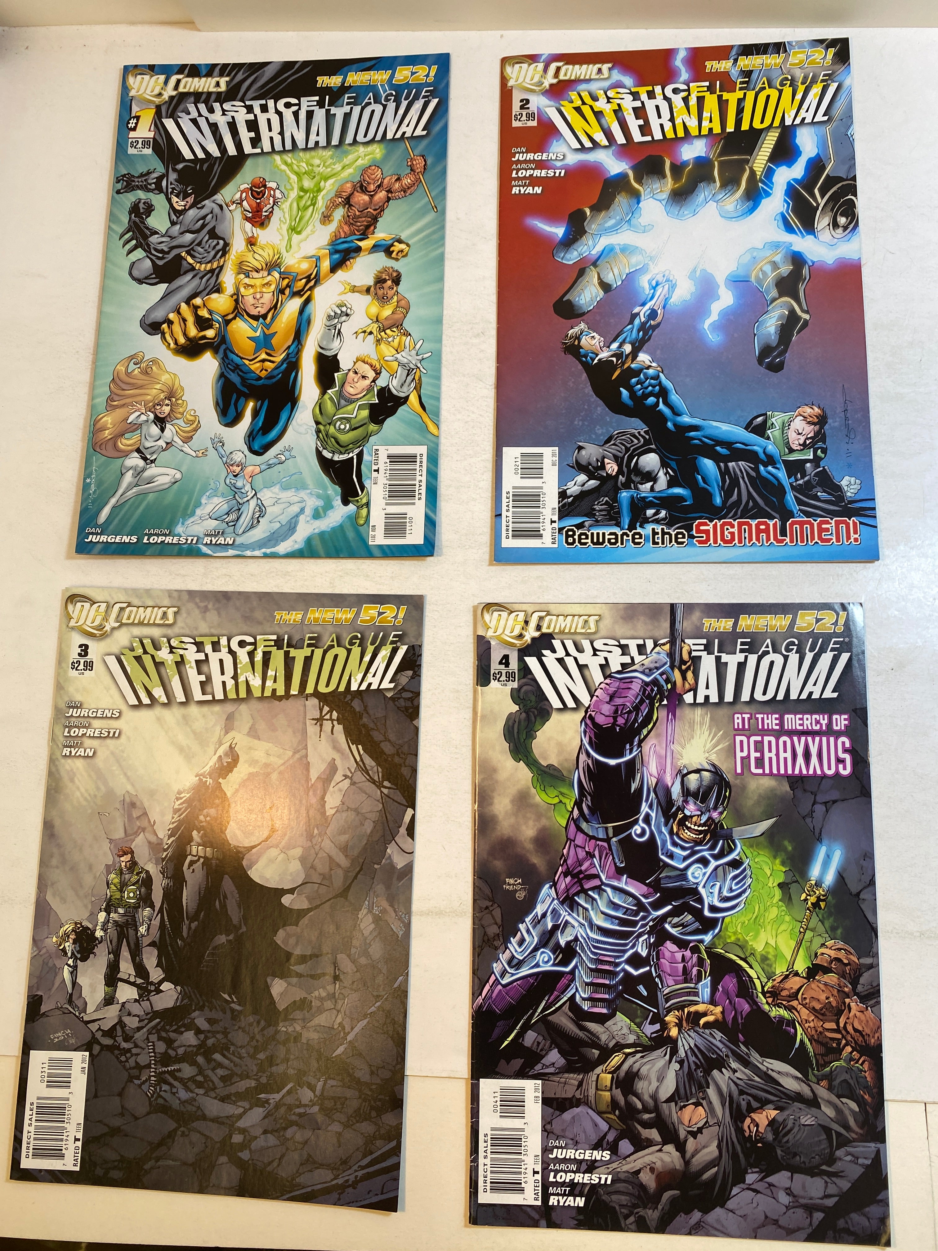 Lot of 8 Justice League International DC Comics 2011-2012