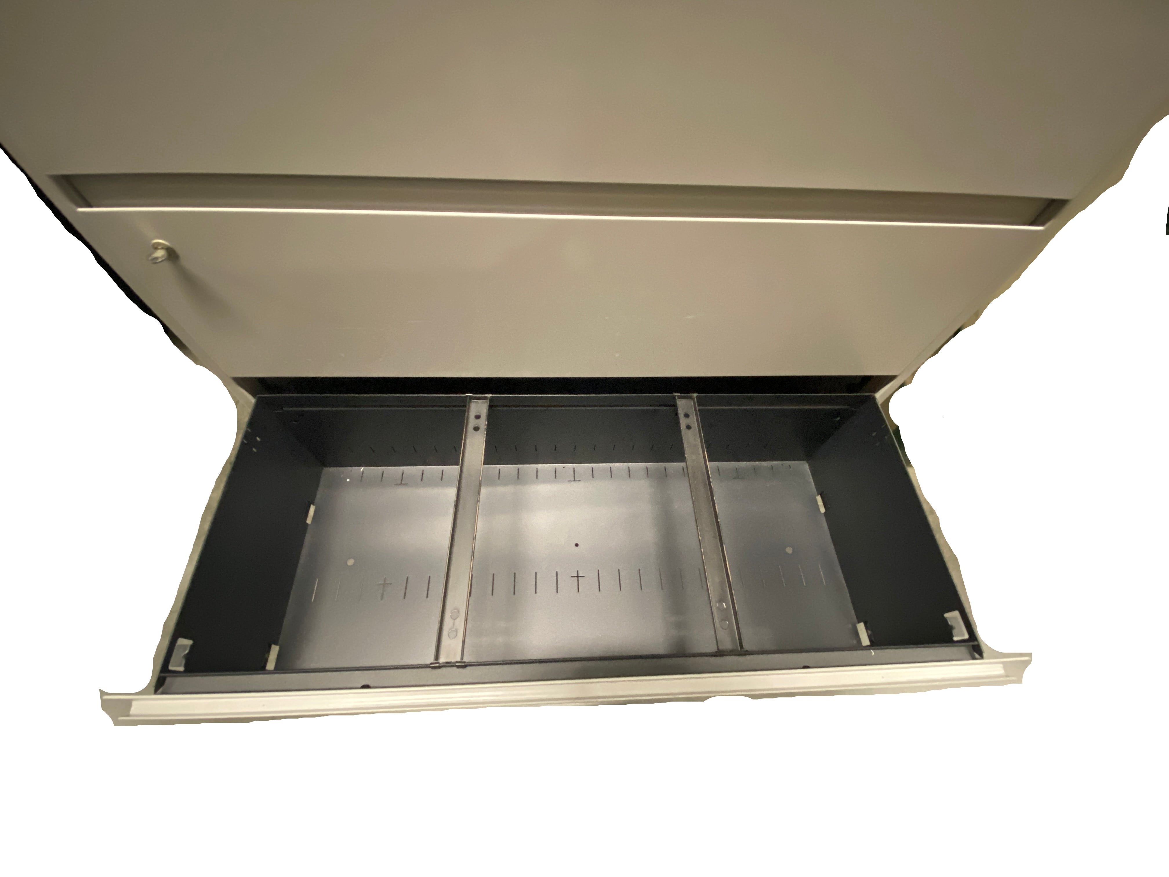 Steelcase #9LF18424F Grey Metal Office 4 Drawer Filing Cabinet