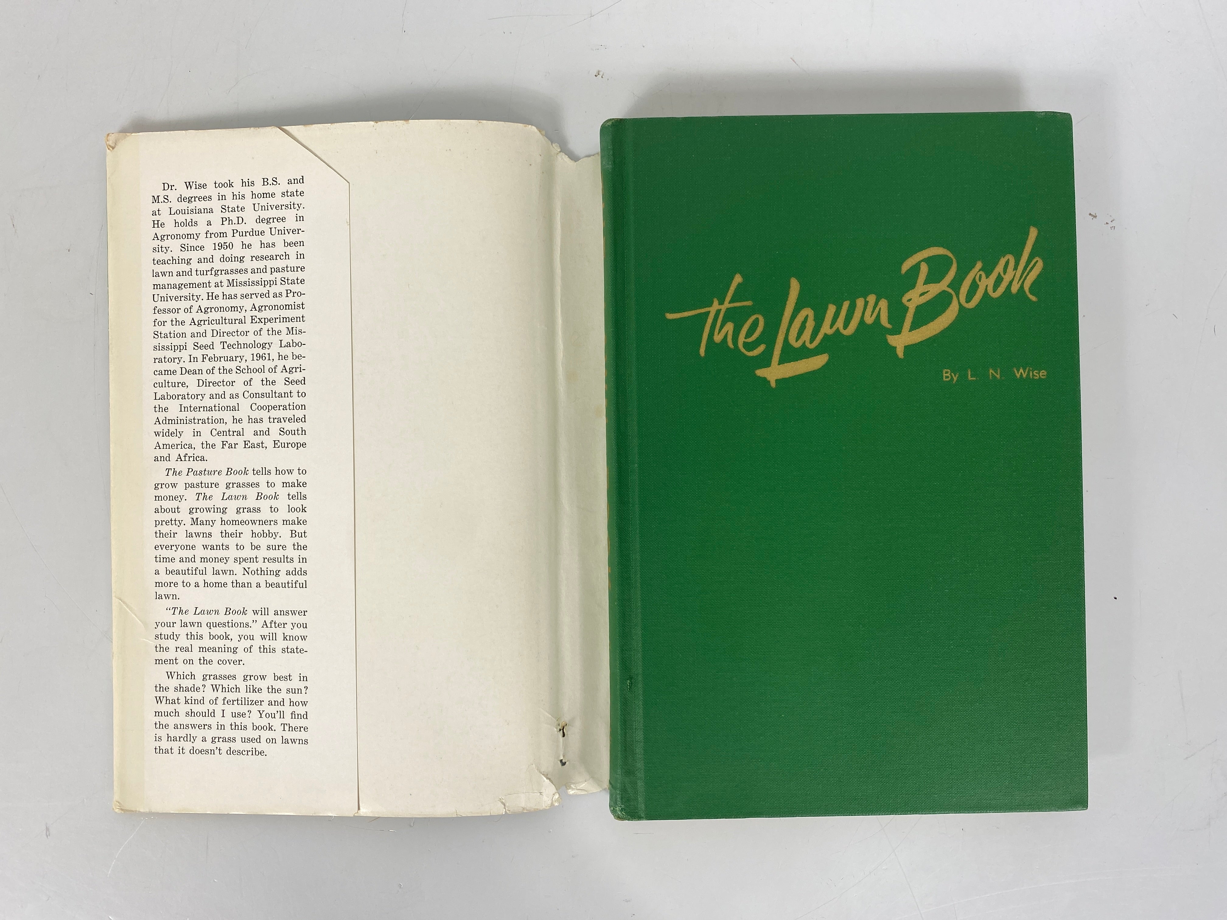 The Lawn Book by L.N. Wise 1961 Vintage HC DJ