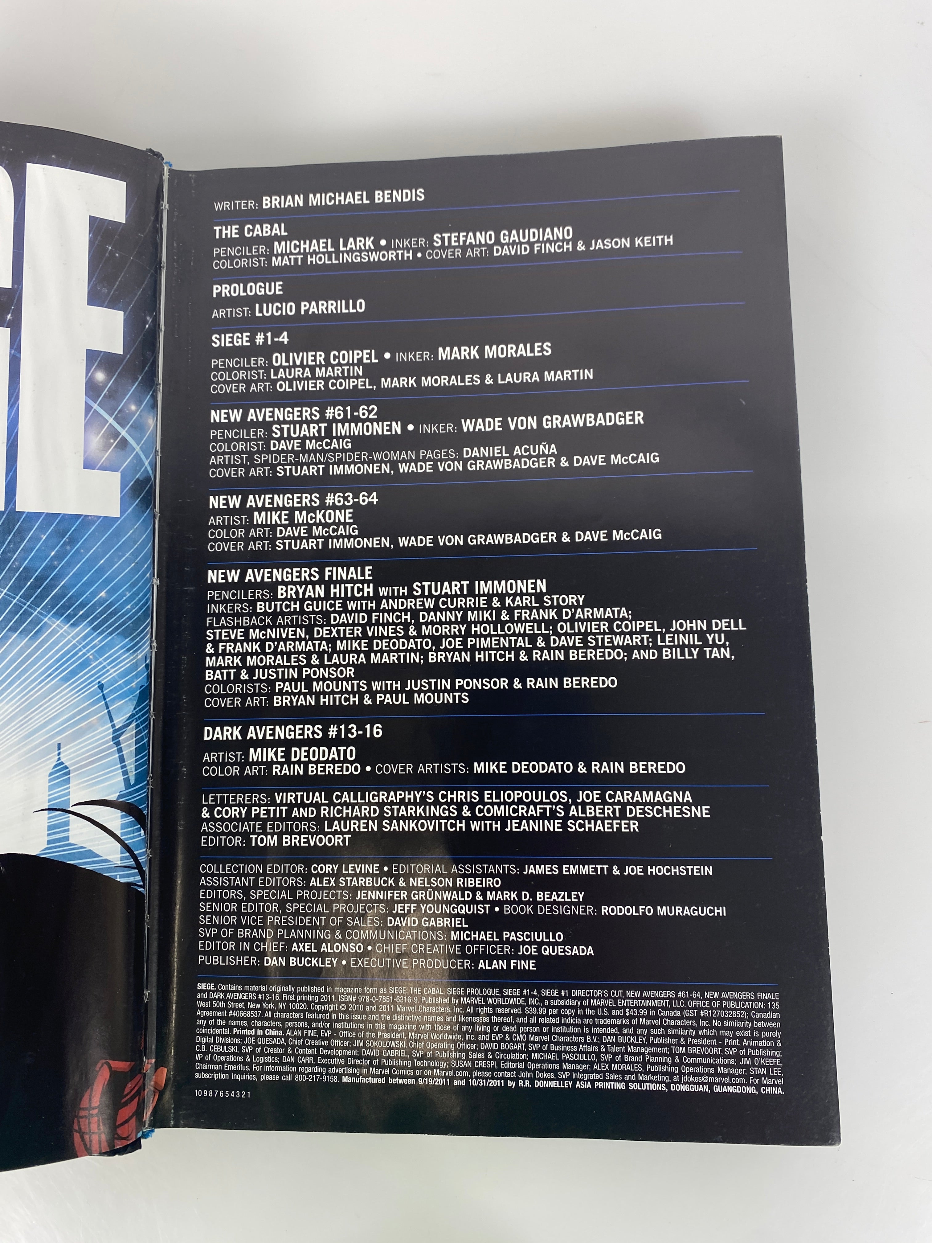 Siege Marvel Graphic Novel Brian Bendis 2011 HCDJ