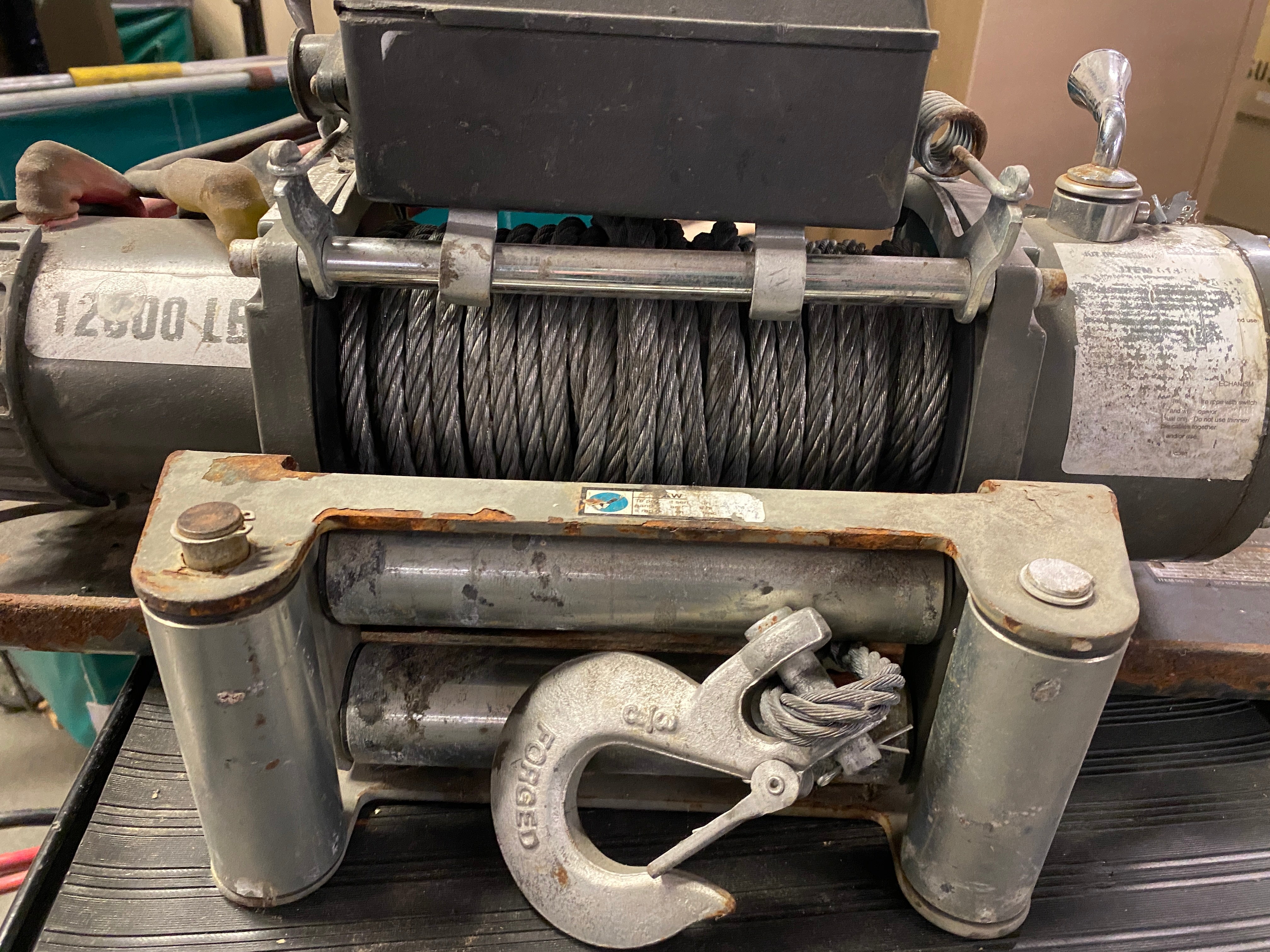 Electric Winch w/ Mount on Back