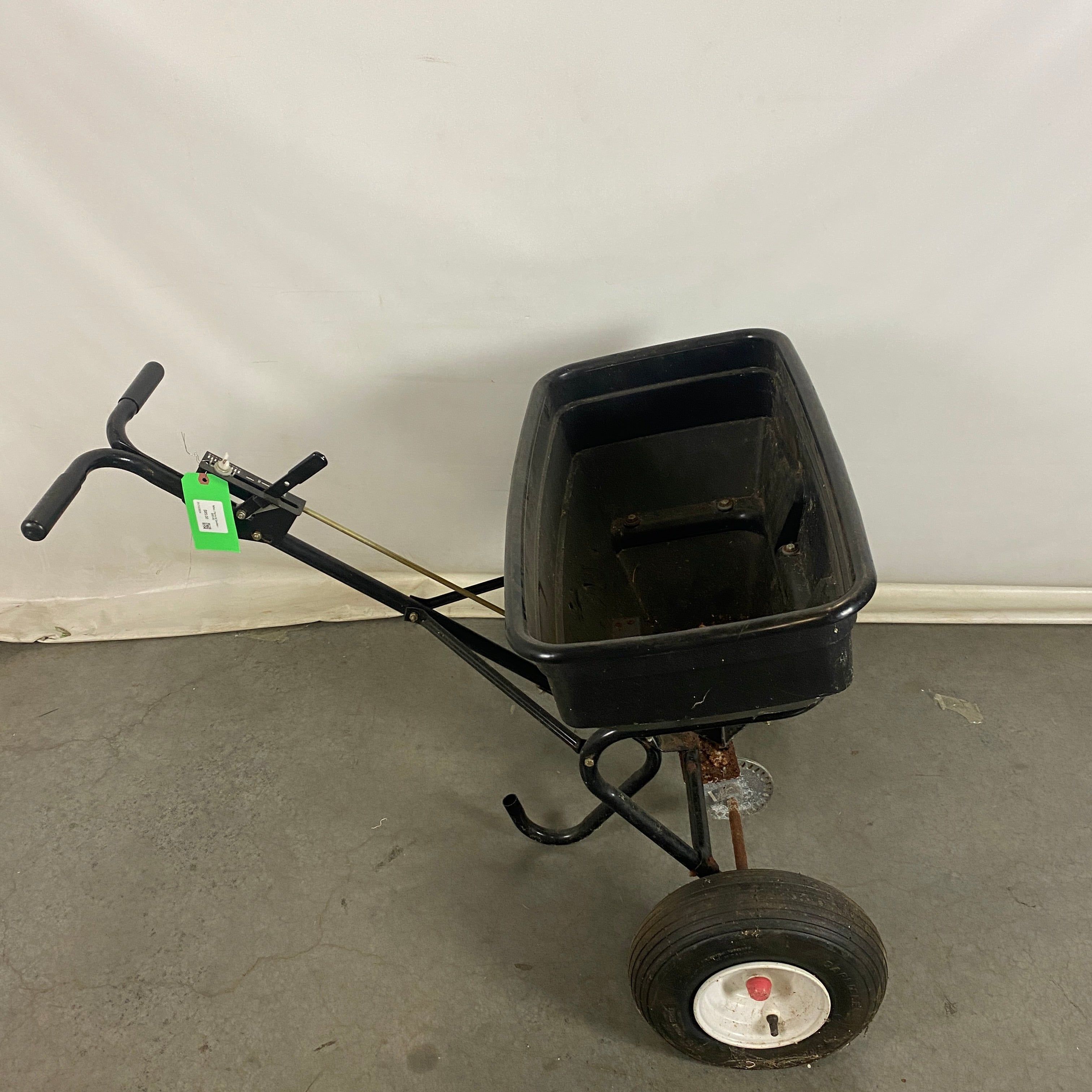 Agri-Fab Walking Broadcast Spreader 125