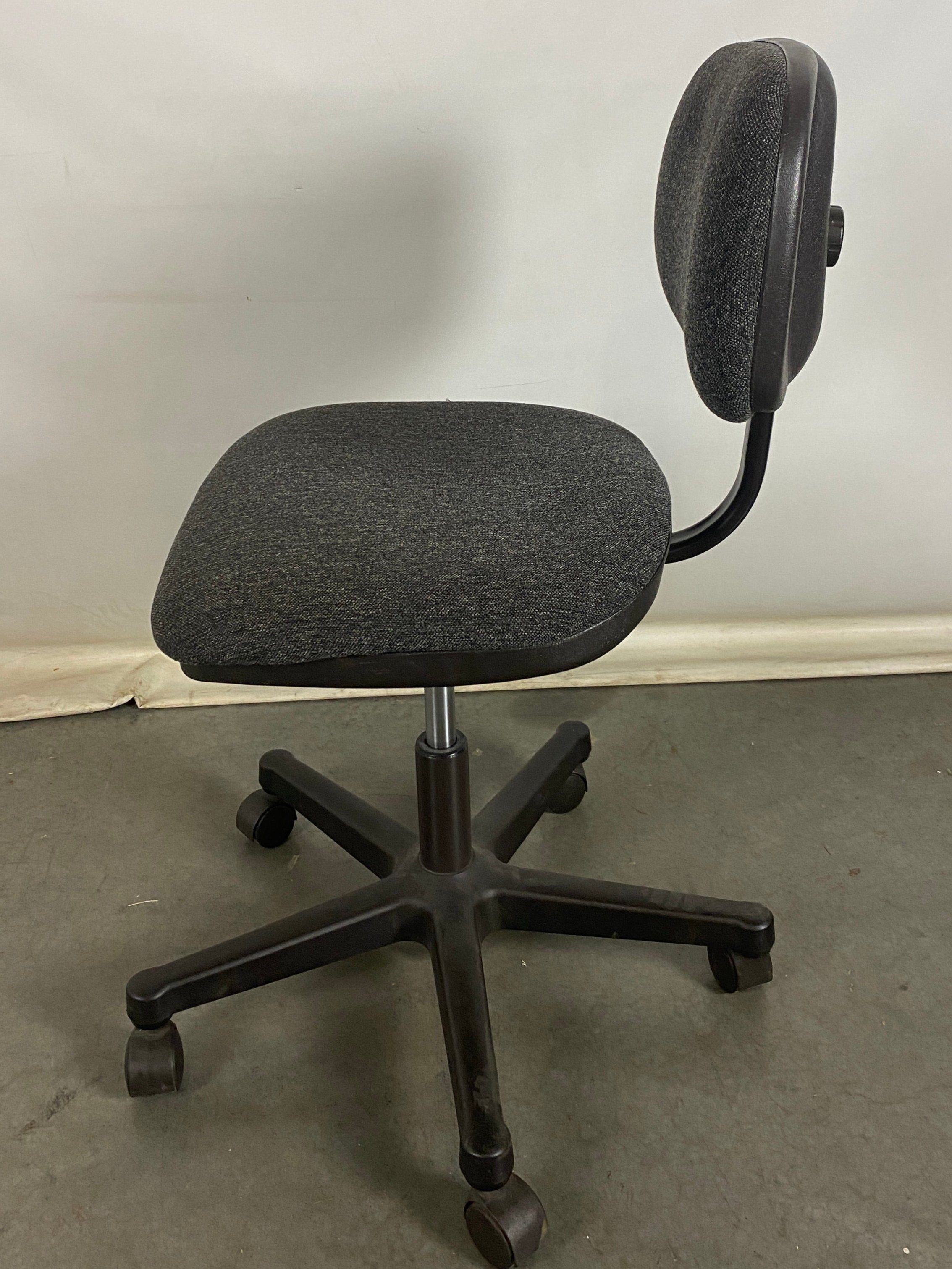 Acco Swivel/Rolling Chair with Adjustable Height #CA-28090