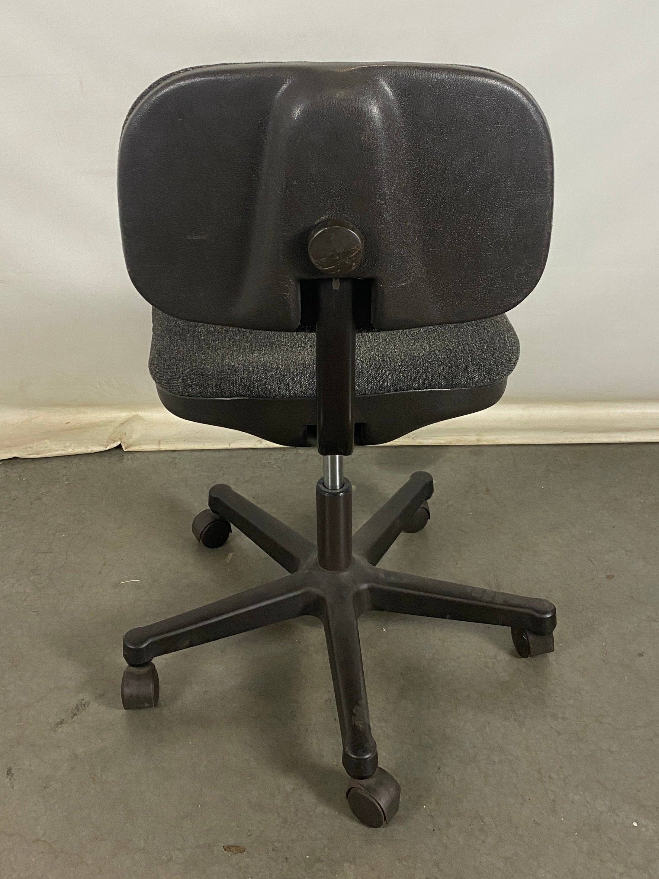 Acco Swivel/Rolling Chair with Adjustable Height #CA-28090