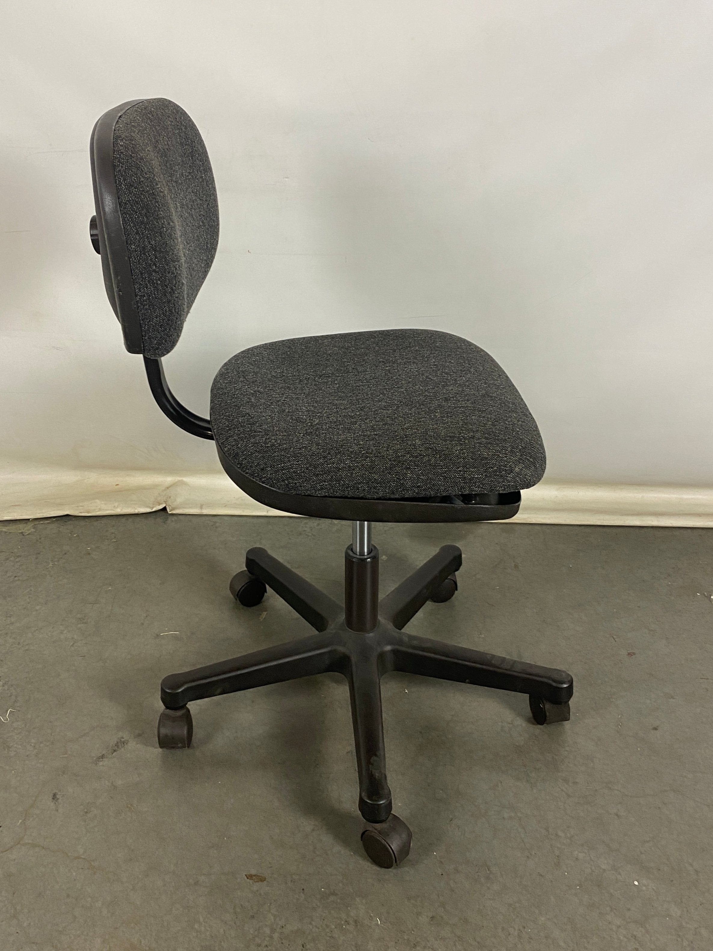 Acco Swivel/Rolling Chair with Adjustable Height #CA-28090