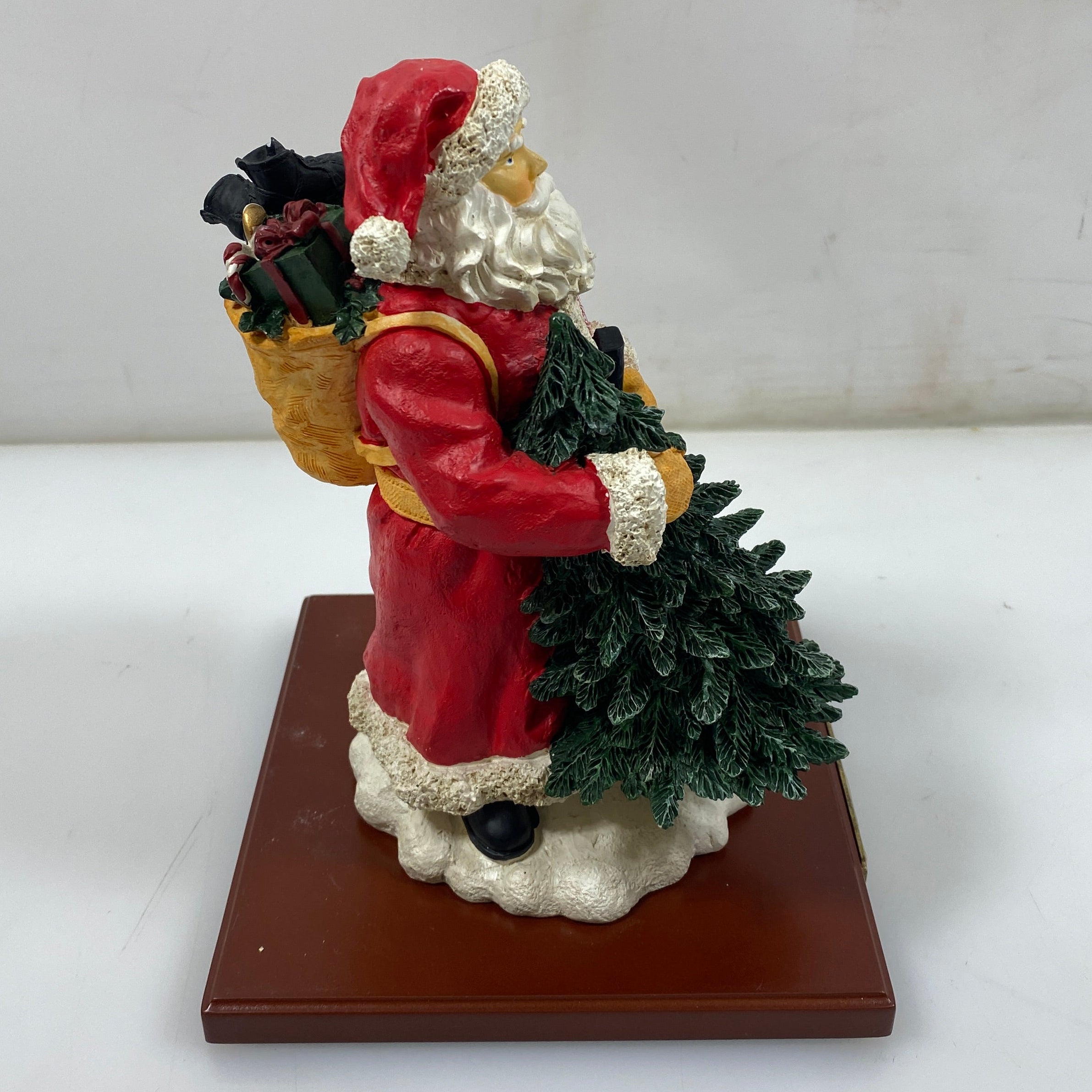 The Memory Company 2000 Detroit Redwings Santa Figurine