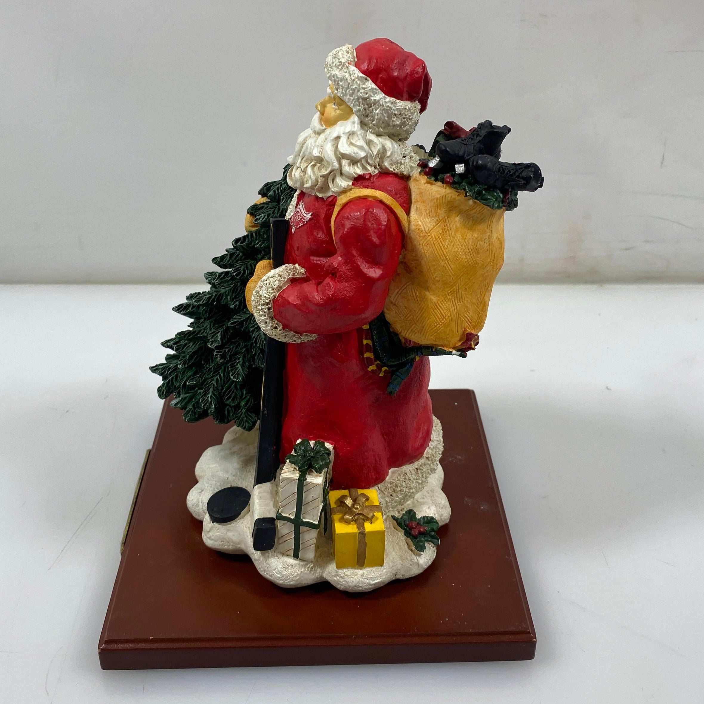 The Memory Company 2000 Detroit Redwings Santa Figurine