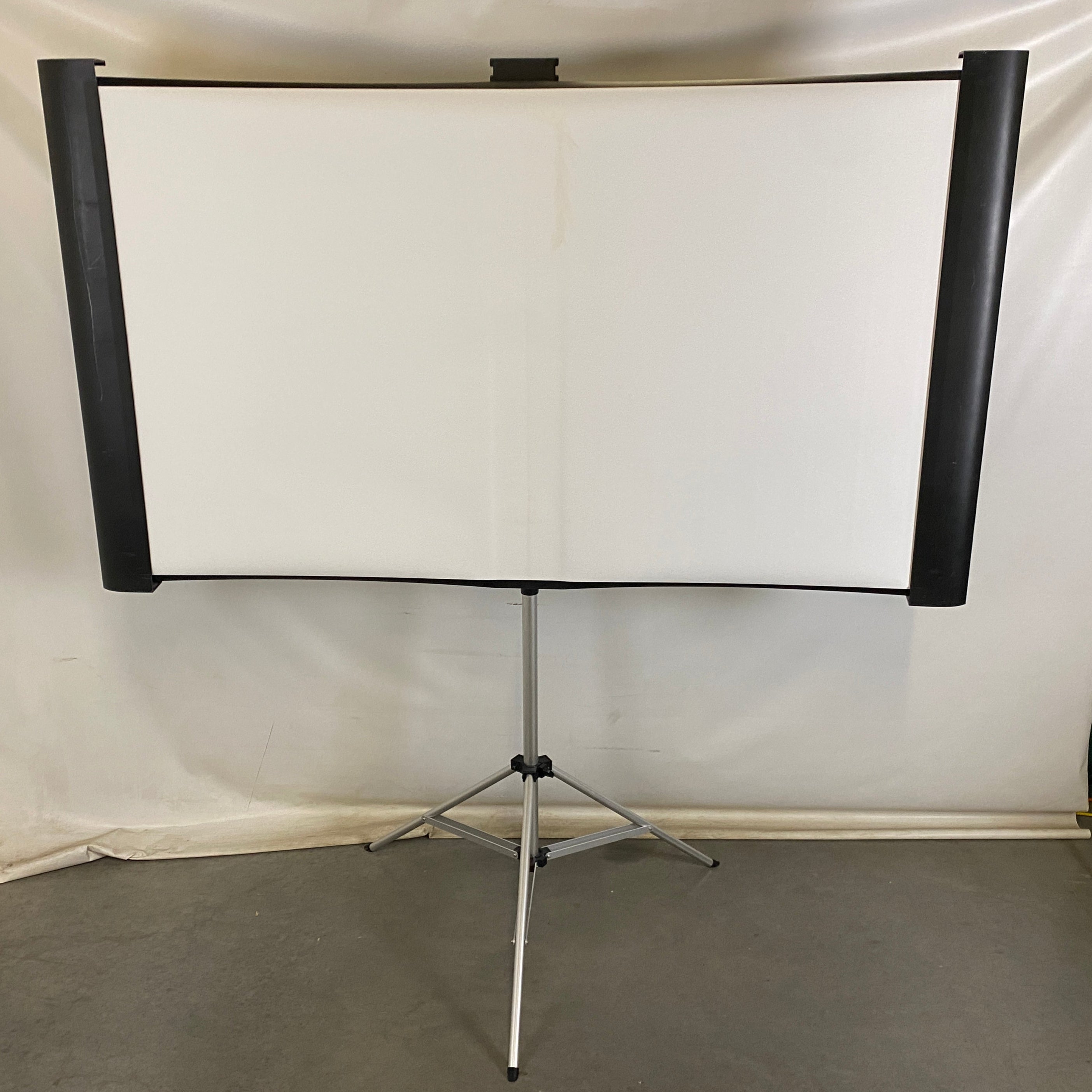 Accolade Duet Model #ELPSC80 Portable Presentation Screen