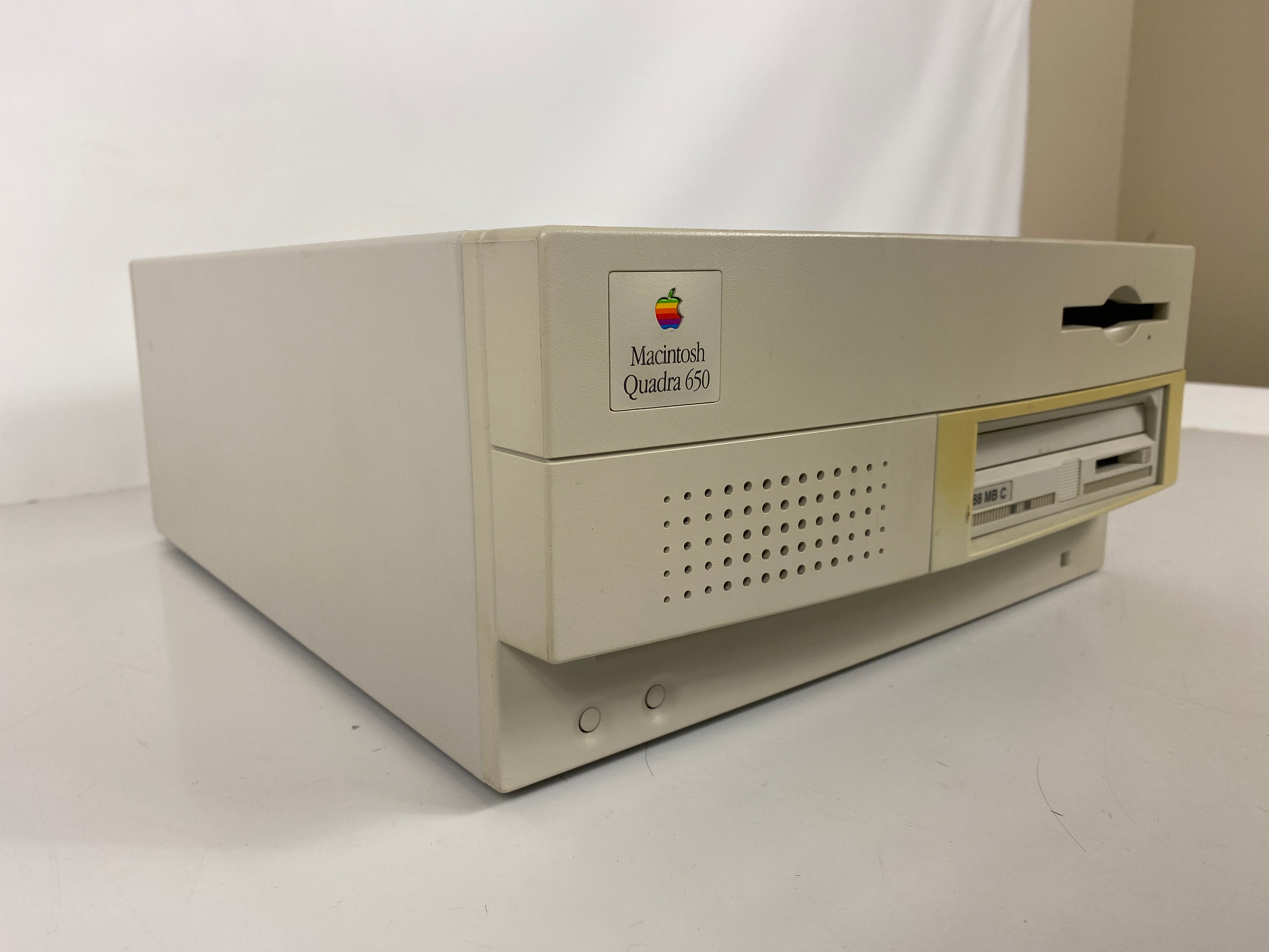 Vintage Apple M2118 Macintosh Quadra 650 Computer