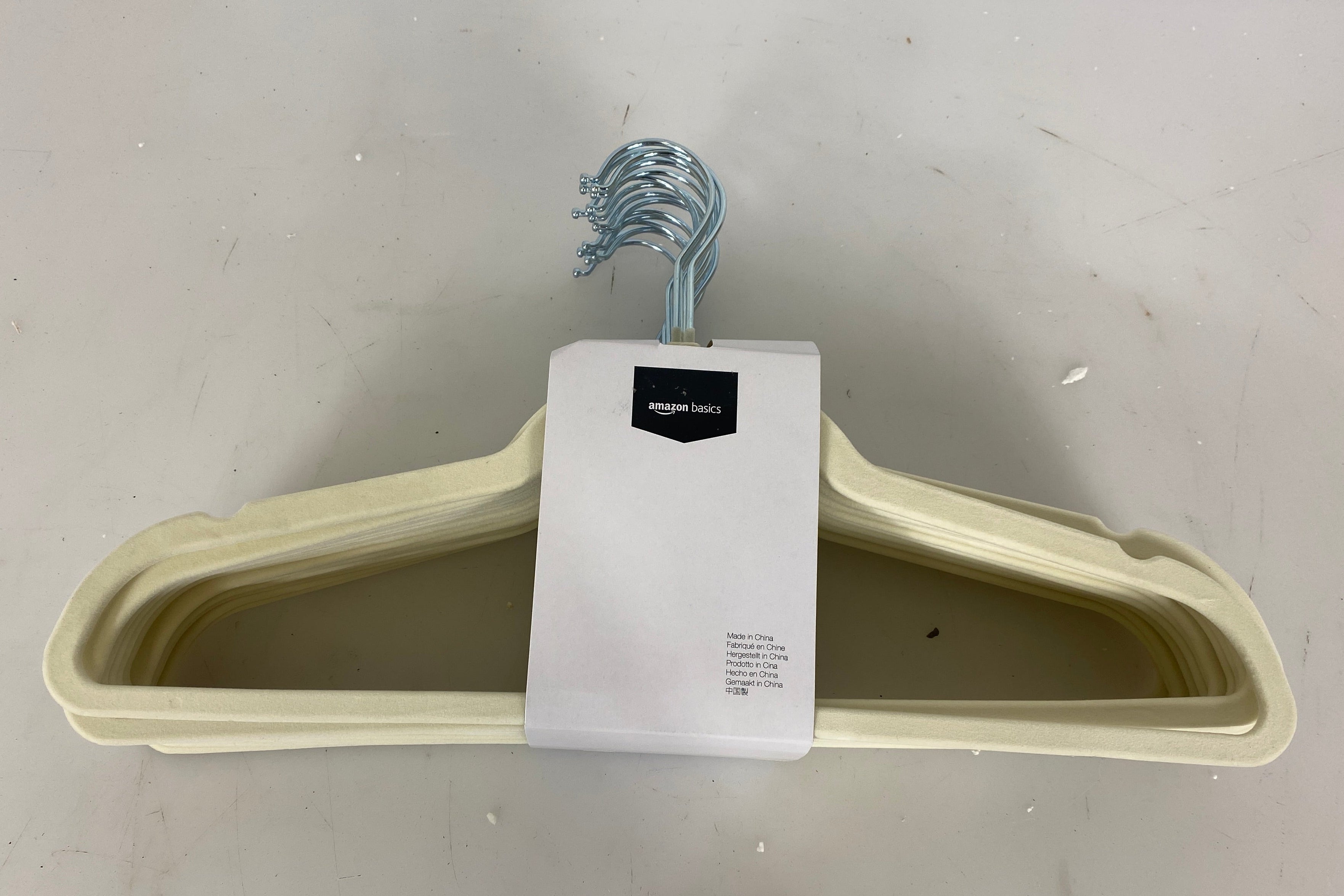Amazon Basics 15 Pack of Velvet Non-Slip Hangers