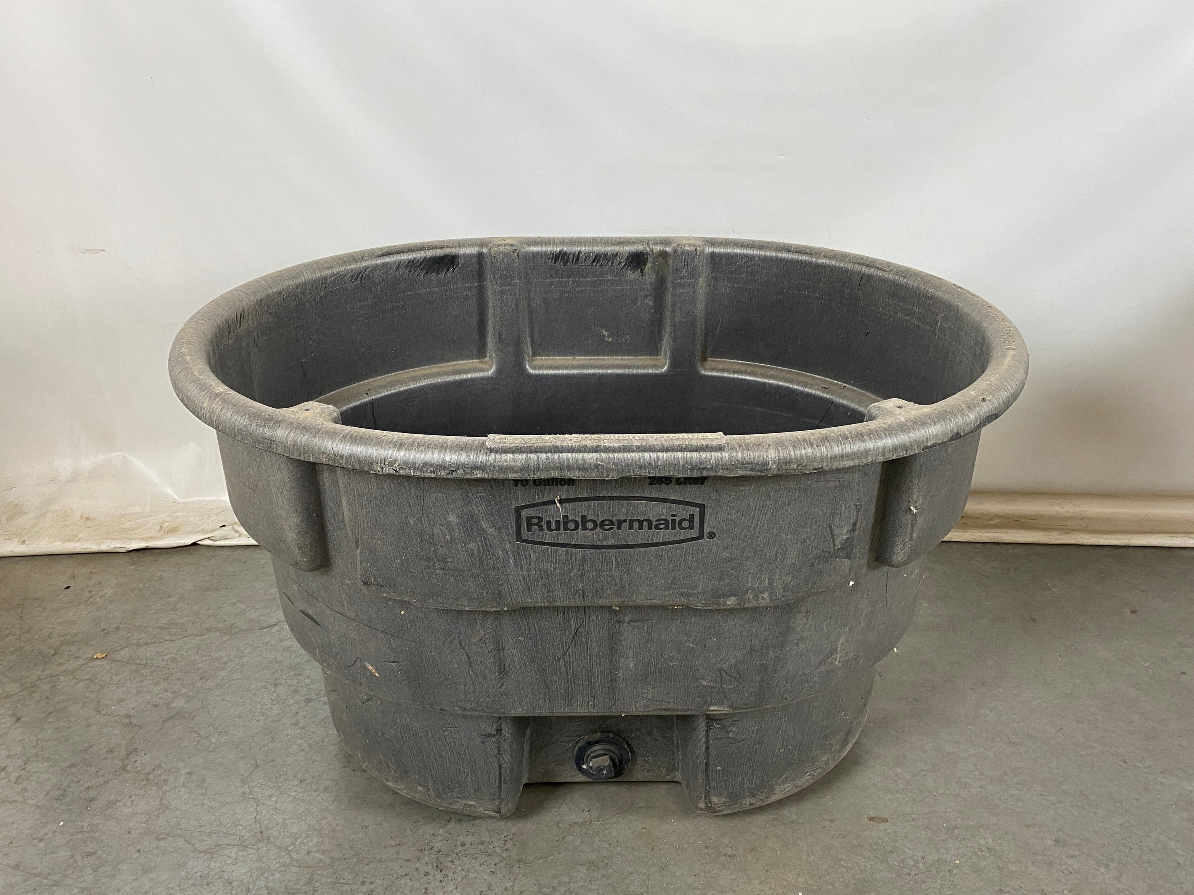 Rubbermaid 70 Gallon Stock Tank For Livestock