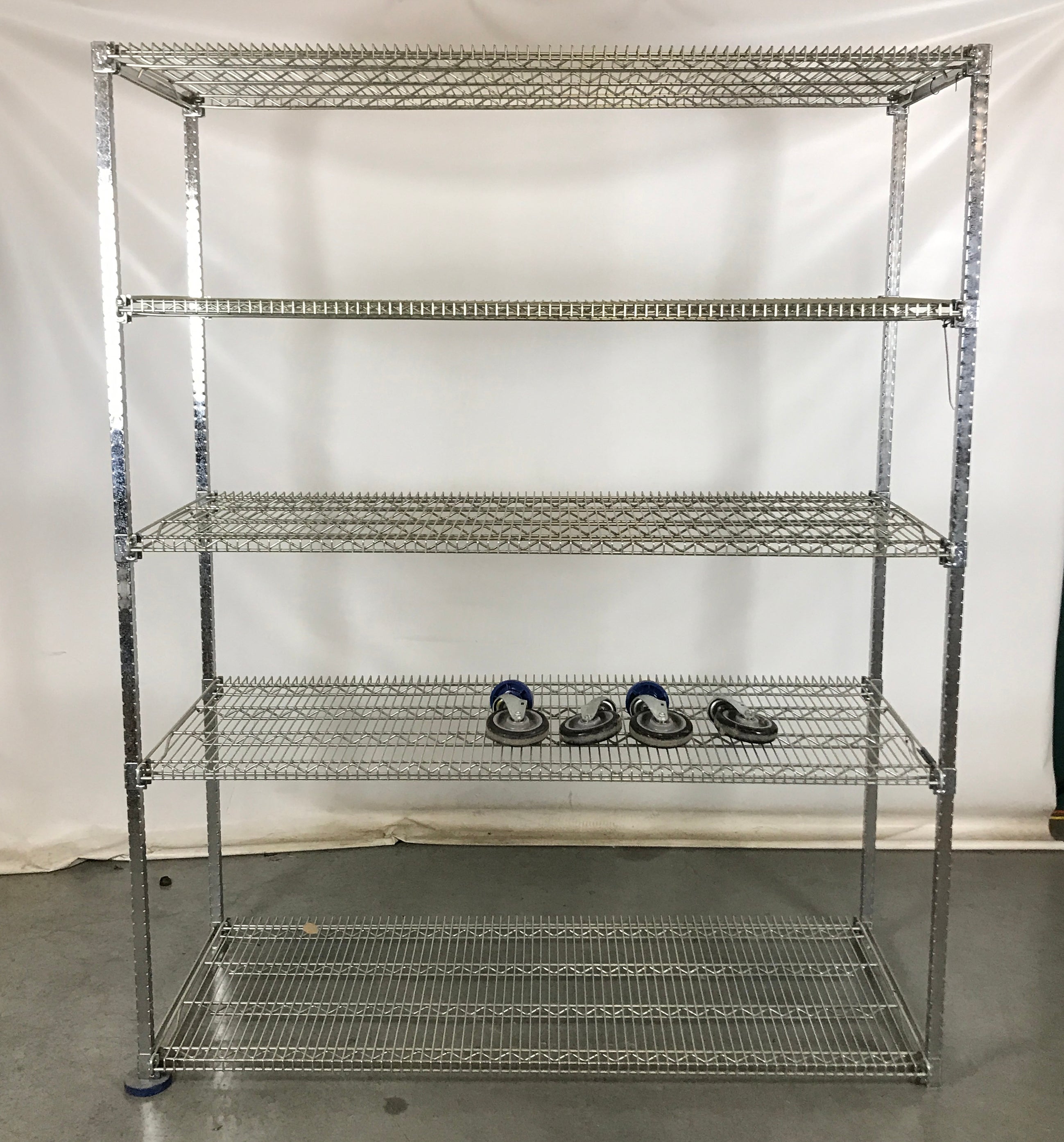 Cari-All Wire Rack with Unattached Wheels