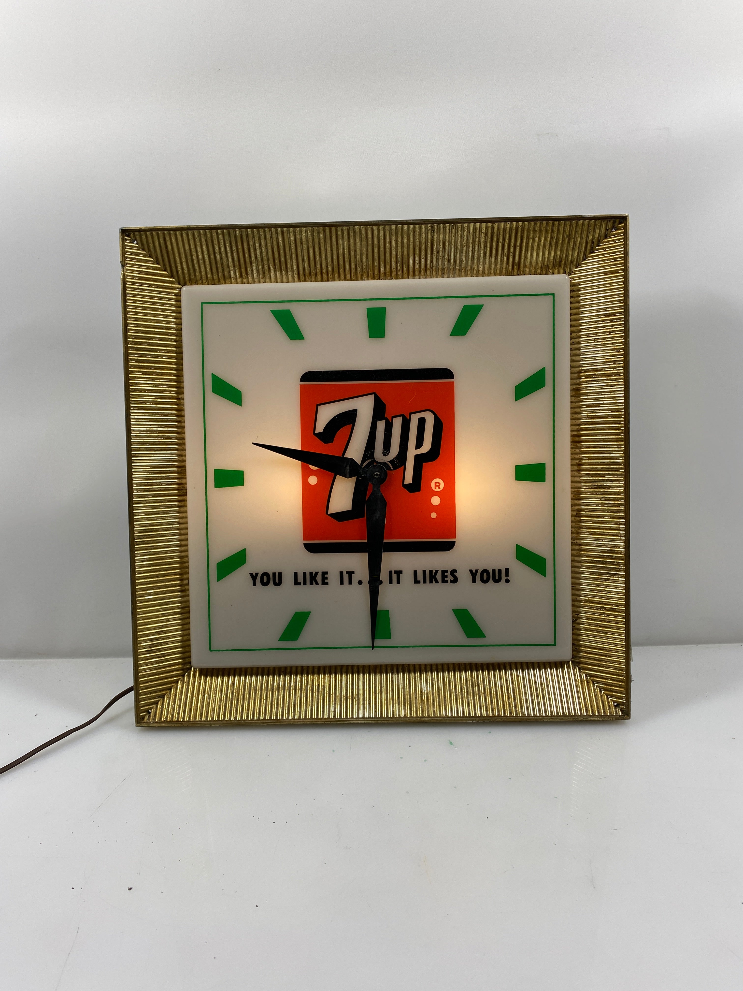 Vintage 7up Lighted Clock