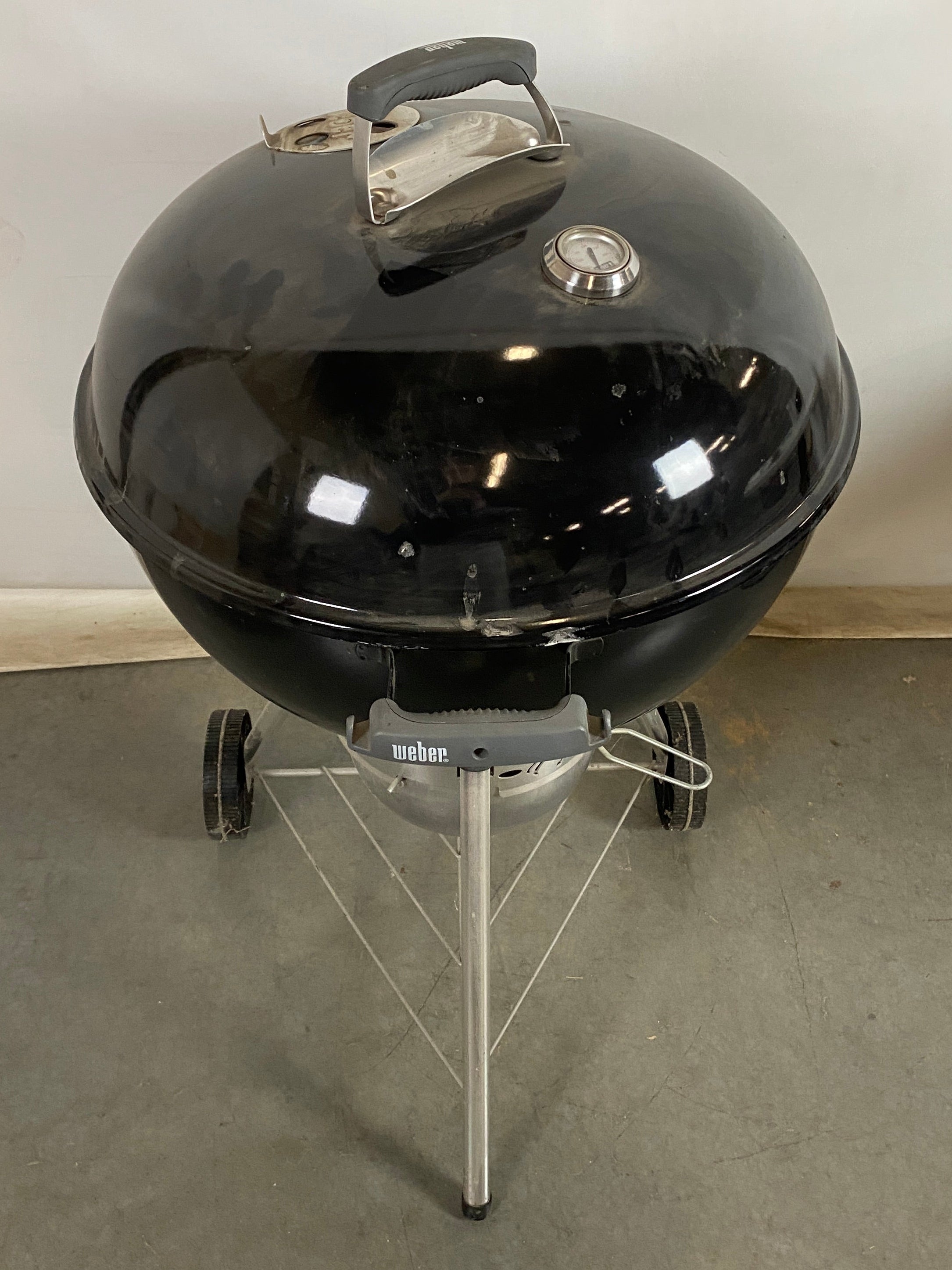 Weber Master Touch 22" Wheeled Charcoal Grill