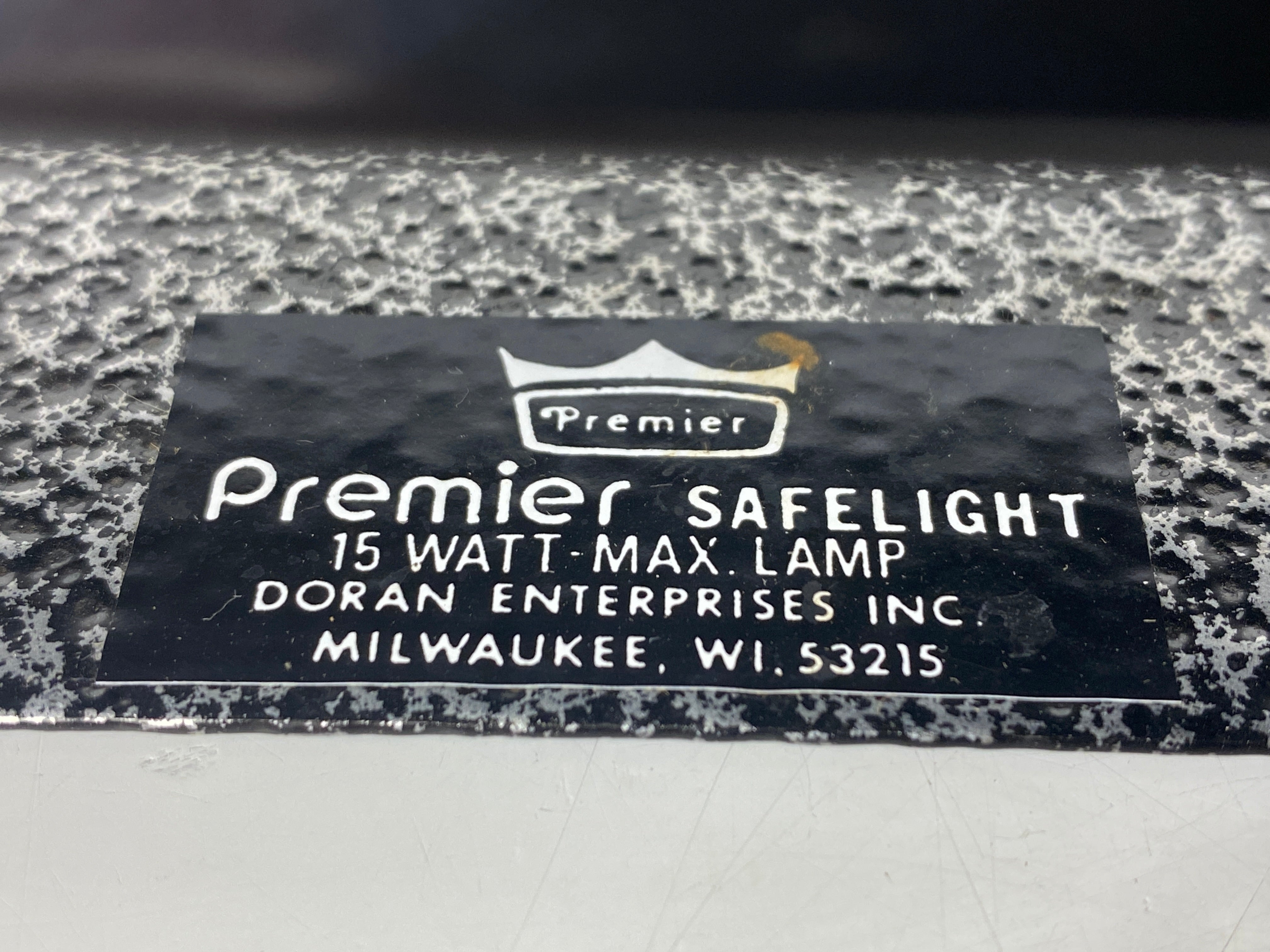 Dorian Enterprises Inc. Premier Safelight with Kodax GBX-2 Safelight Filter