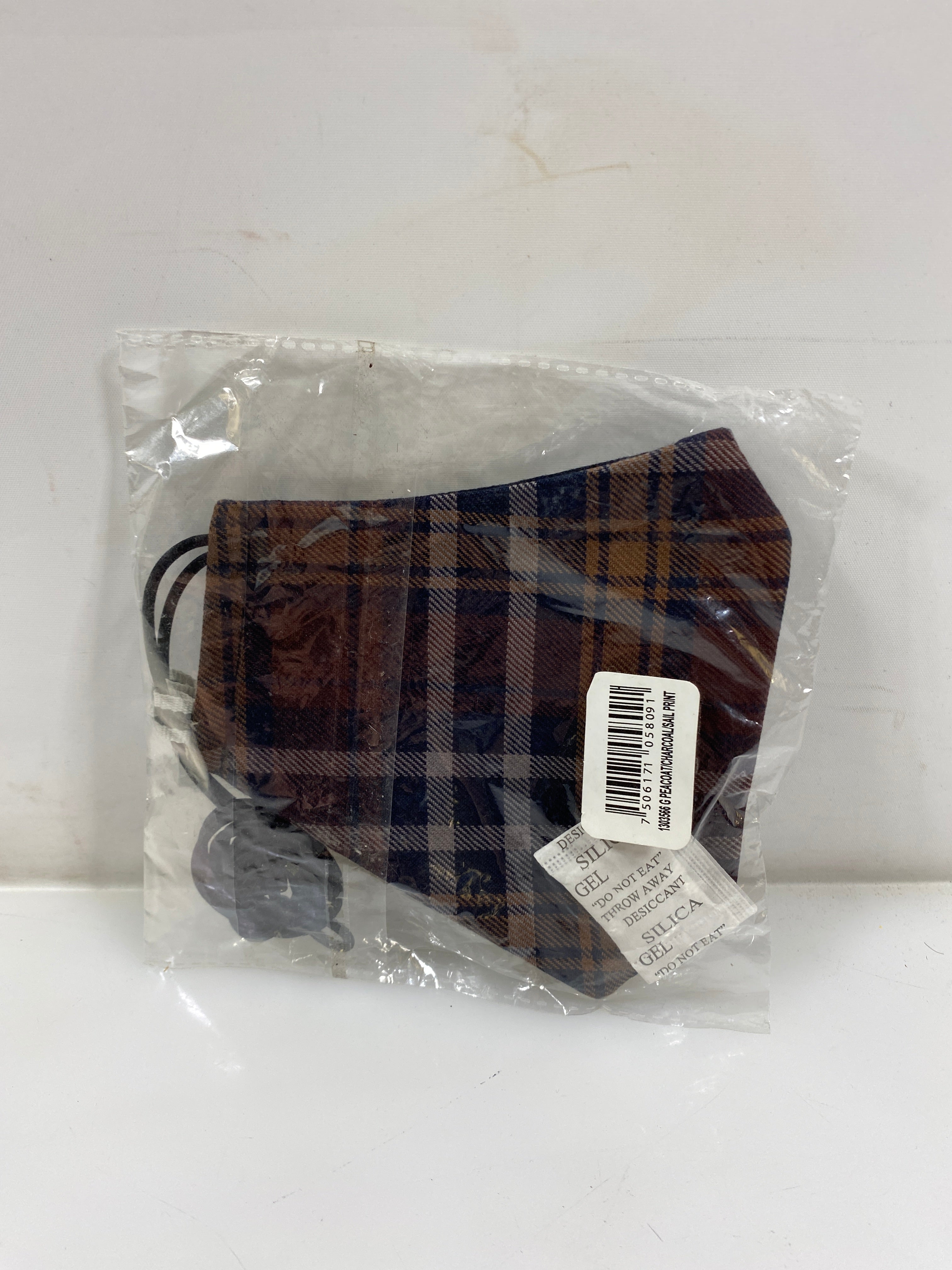 Tommy Hilfiger Plaid Cloth Face Mask *New*