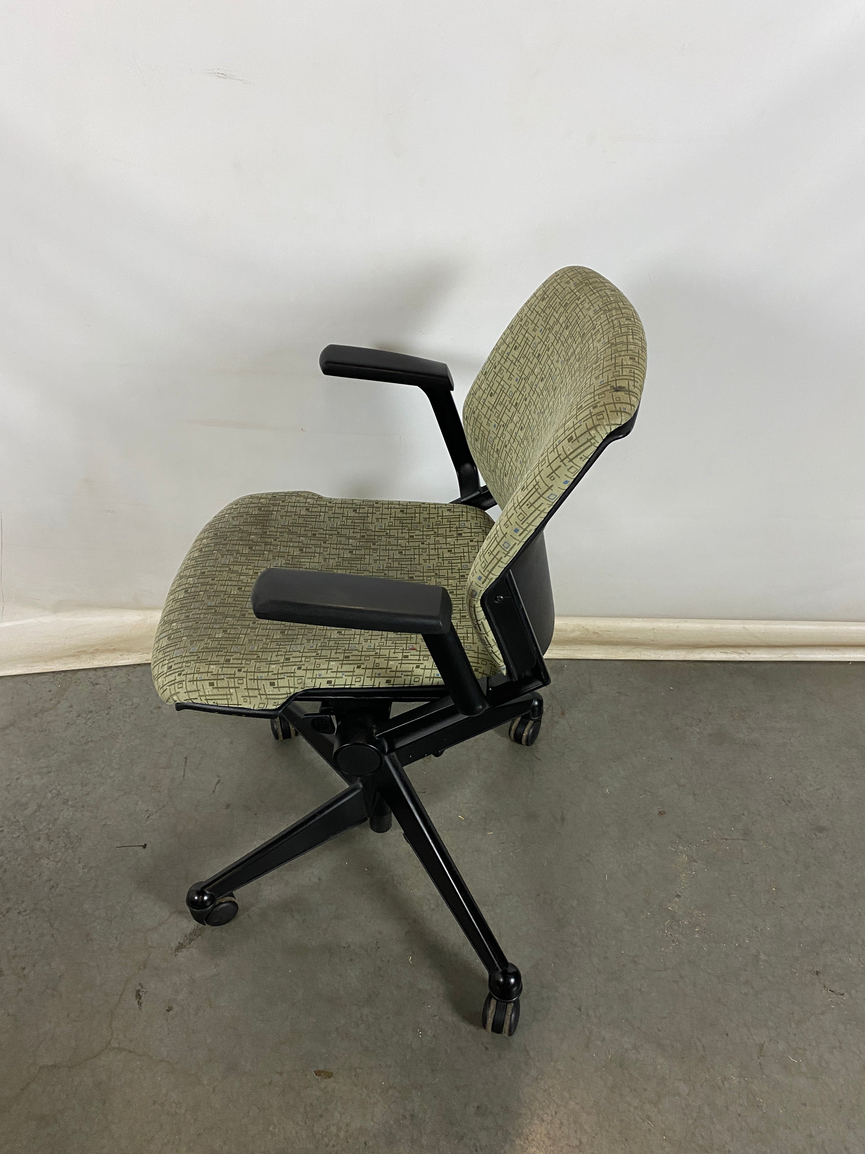 Vecta Adjustable Rolling Office Chair