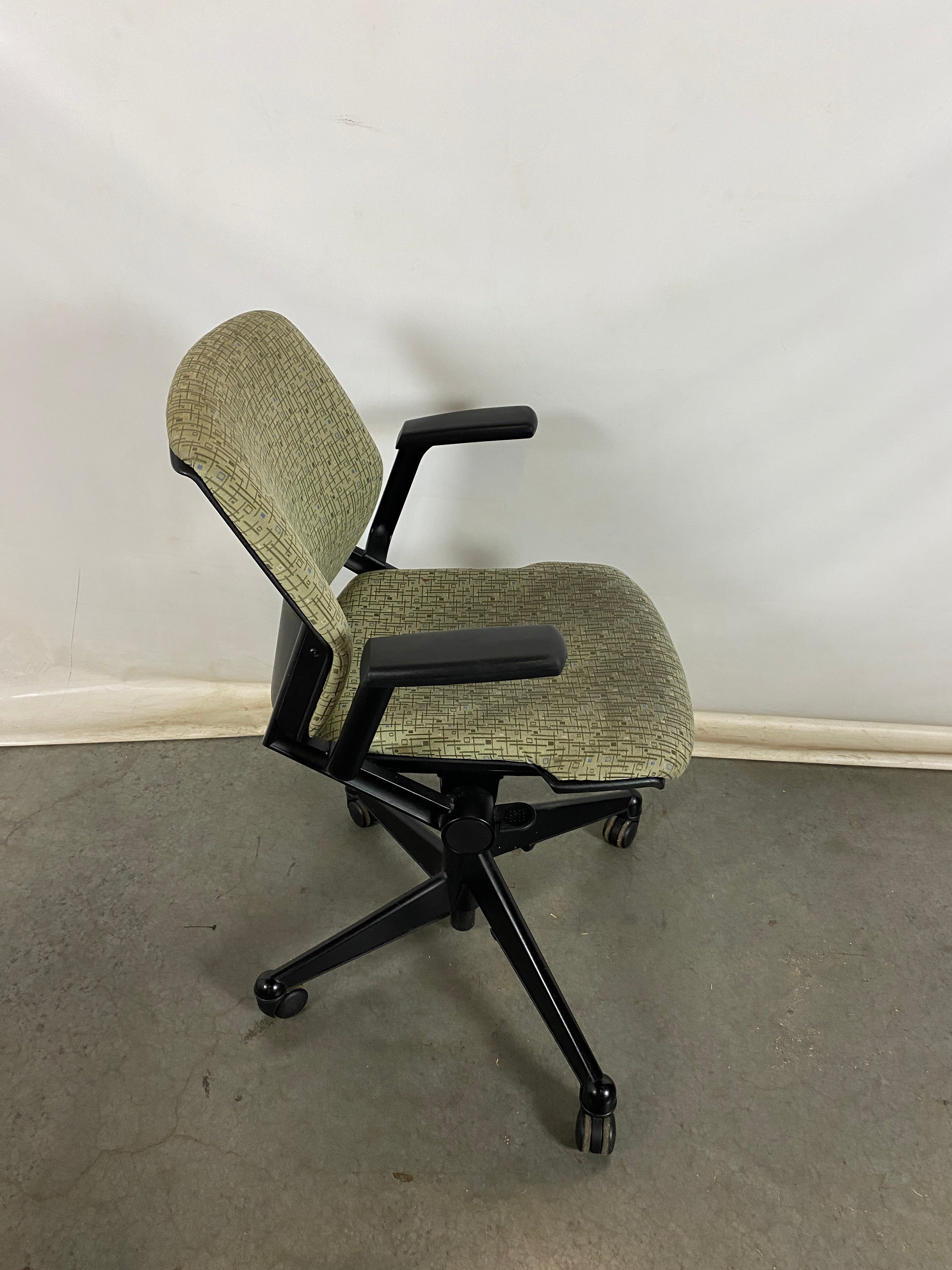 Vecta Adjustable Rolling Office Chair