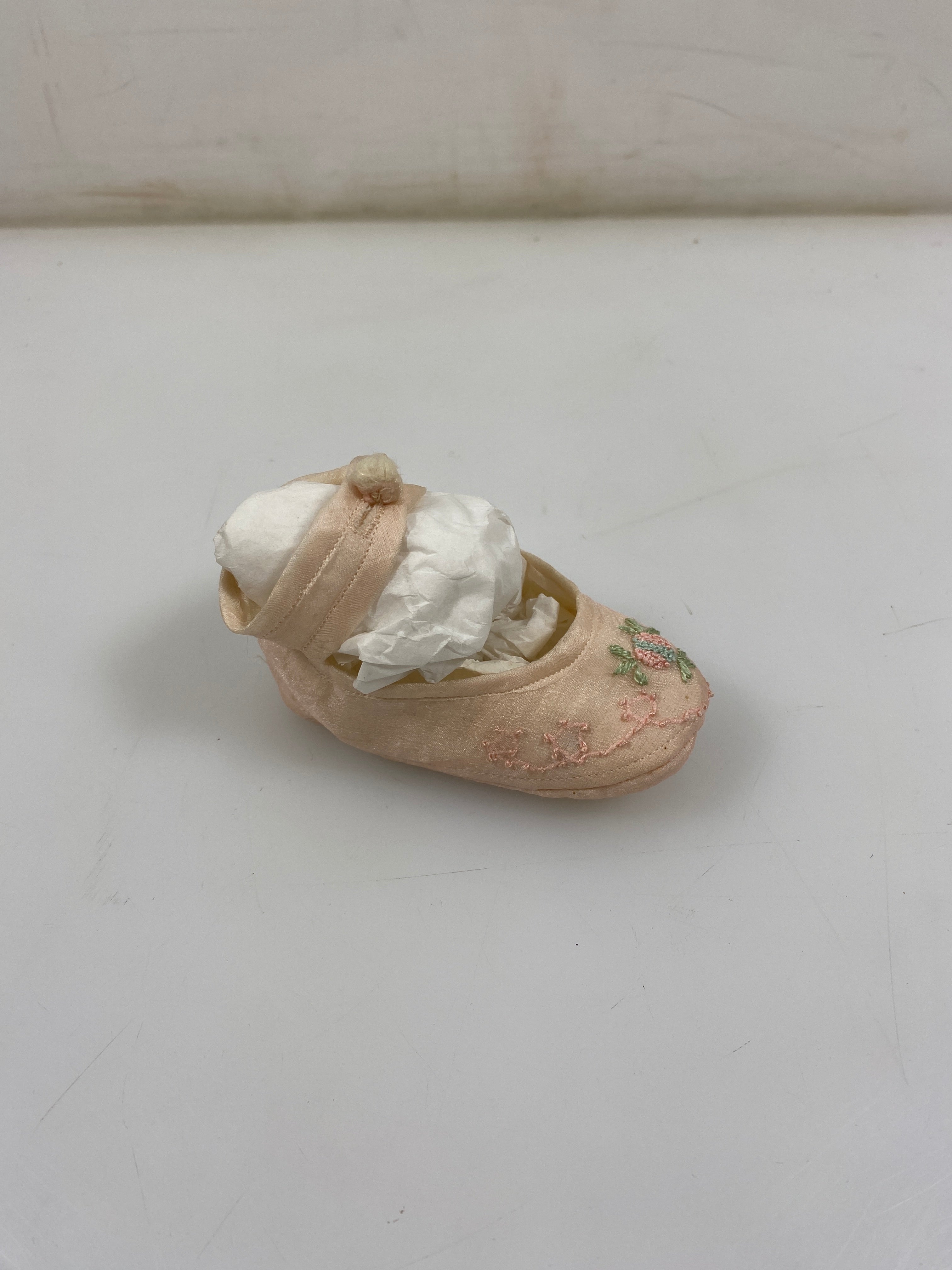 Vintage 1924 White Leather Mary Janes with Pink Button Detail