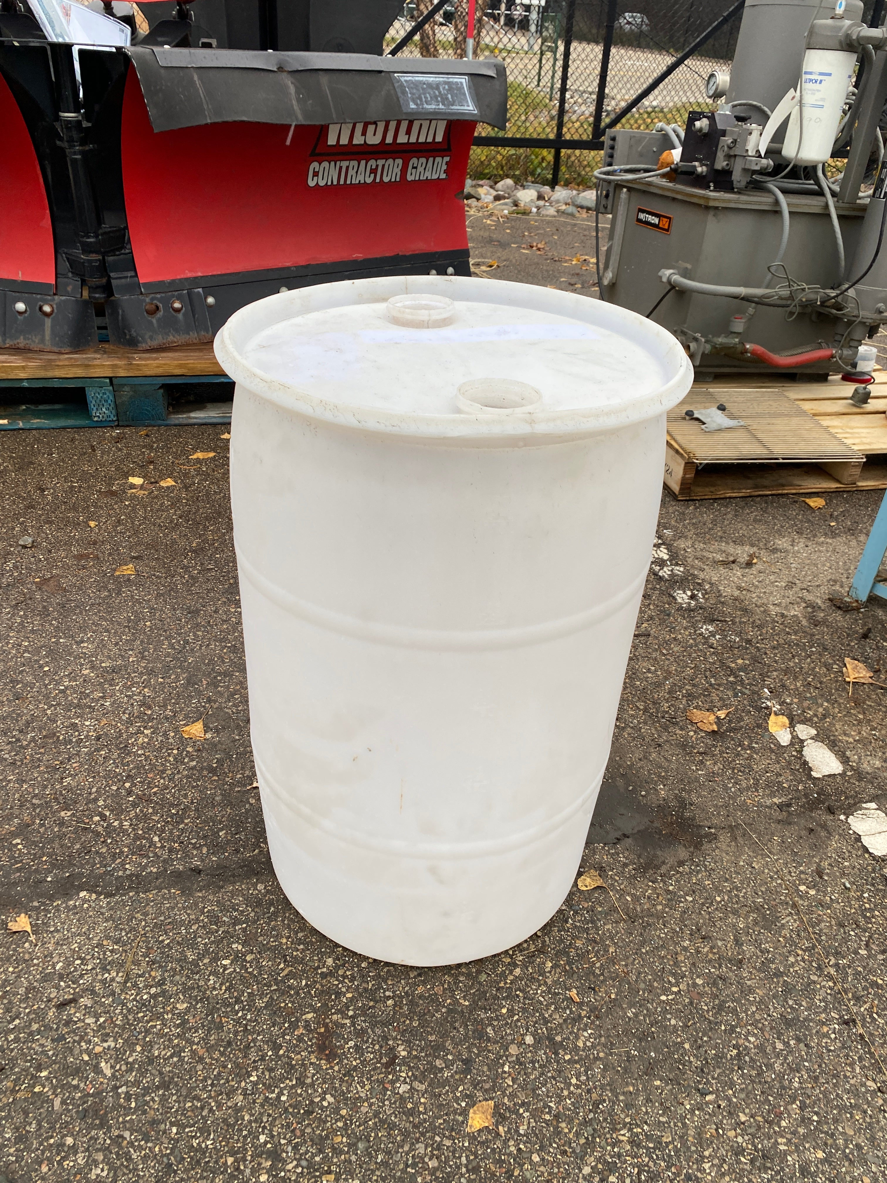 30 Gallon White Plastic Barrel Tub