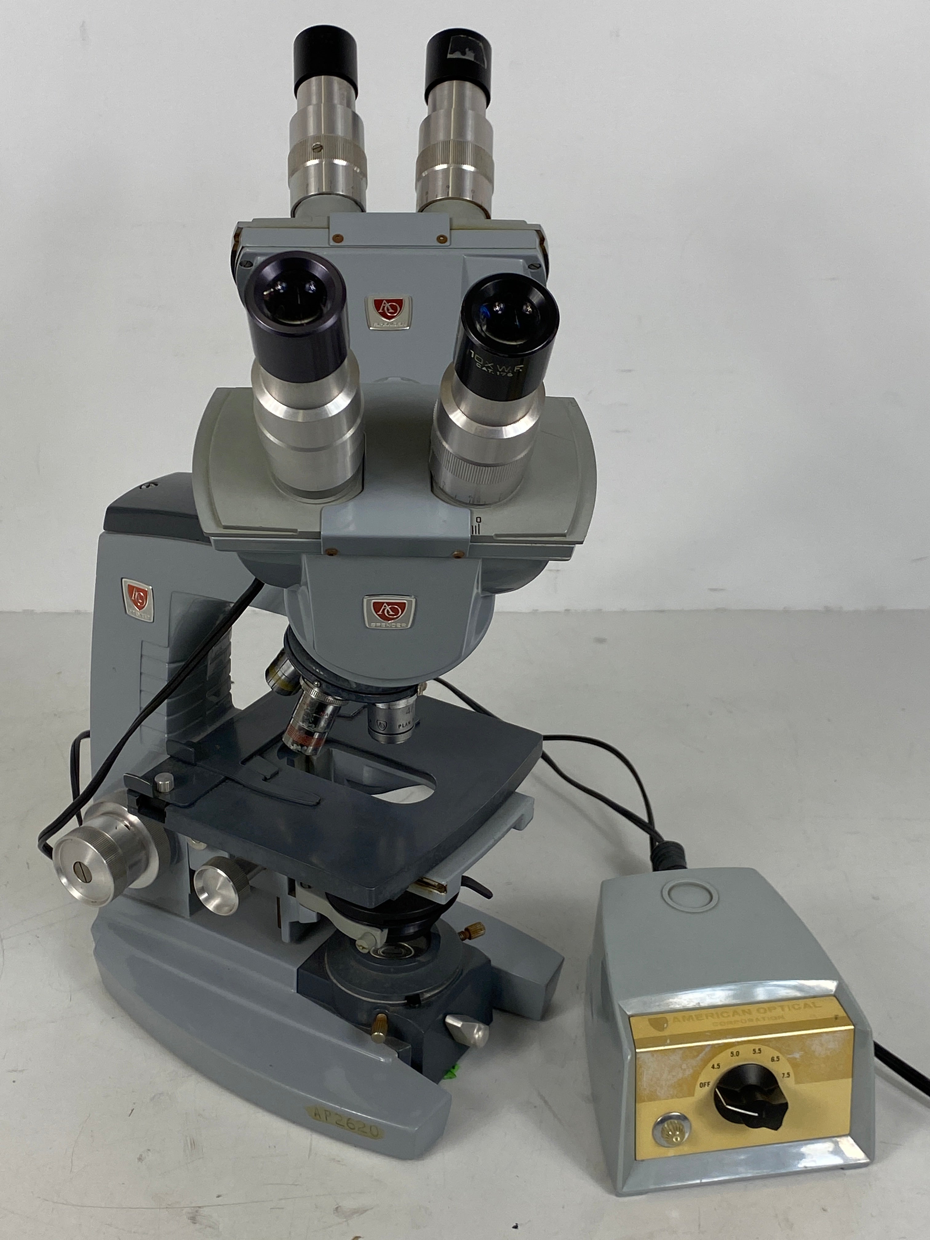 Vintage AO Spencer Model No. 1036A Dual Head Illuminator Microscope with Transformer and 4 Objective Lenses