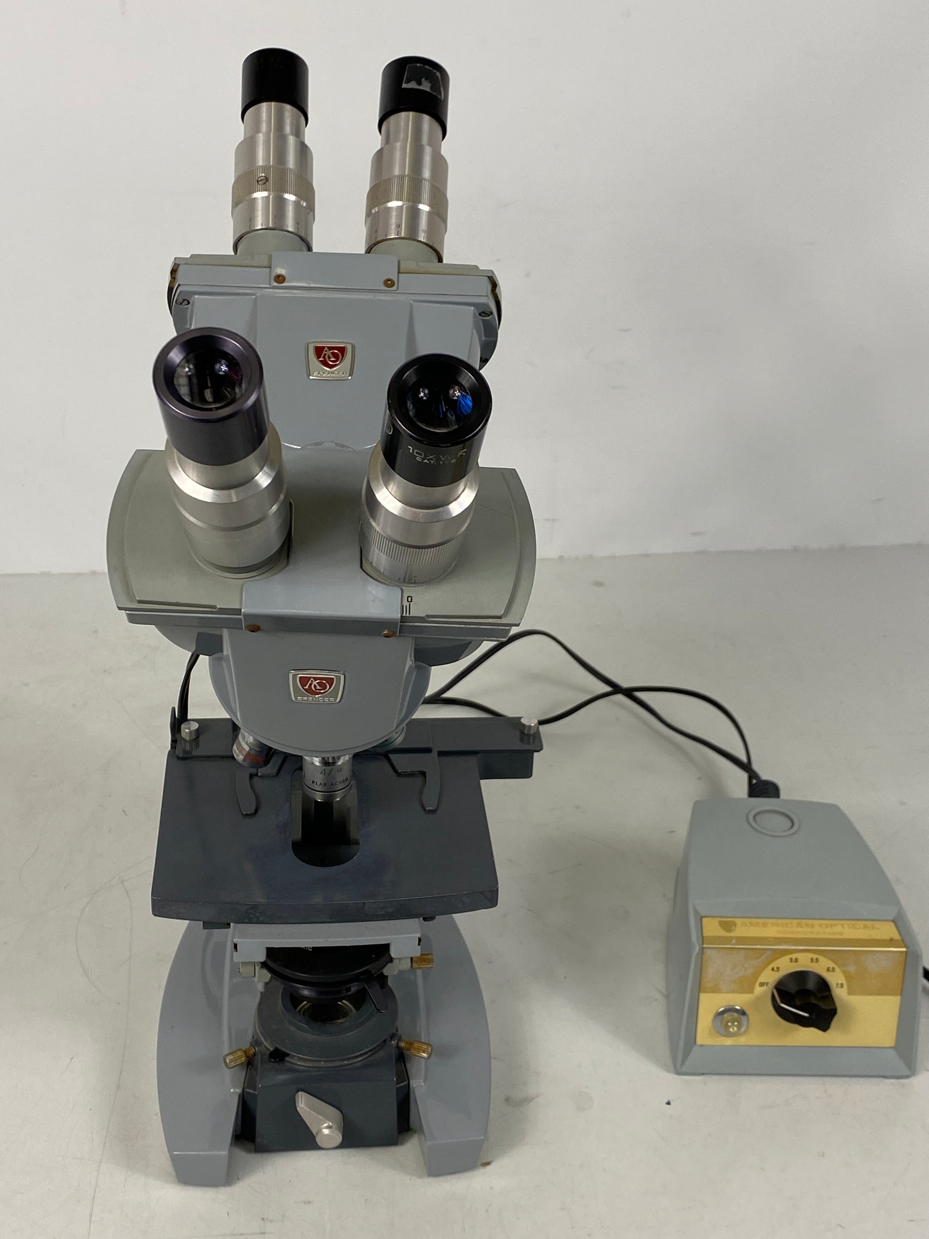 Vintage AO Spencer Model No. 1036A Dual Head Illuminator Microscope with Transformer and 4 Objective Lenses