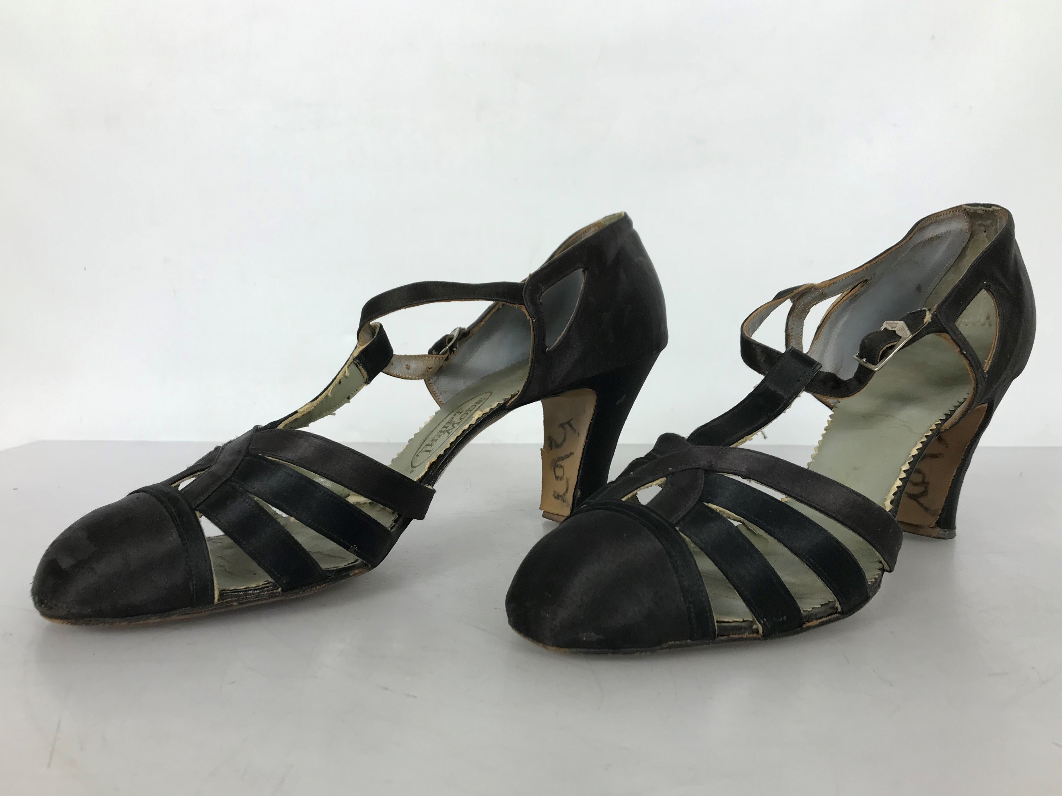 Vintage Thrift Mode Brand Women's Casual Shoes Size 9 B