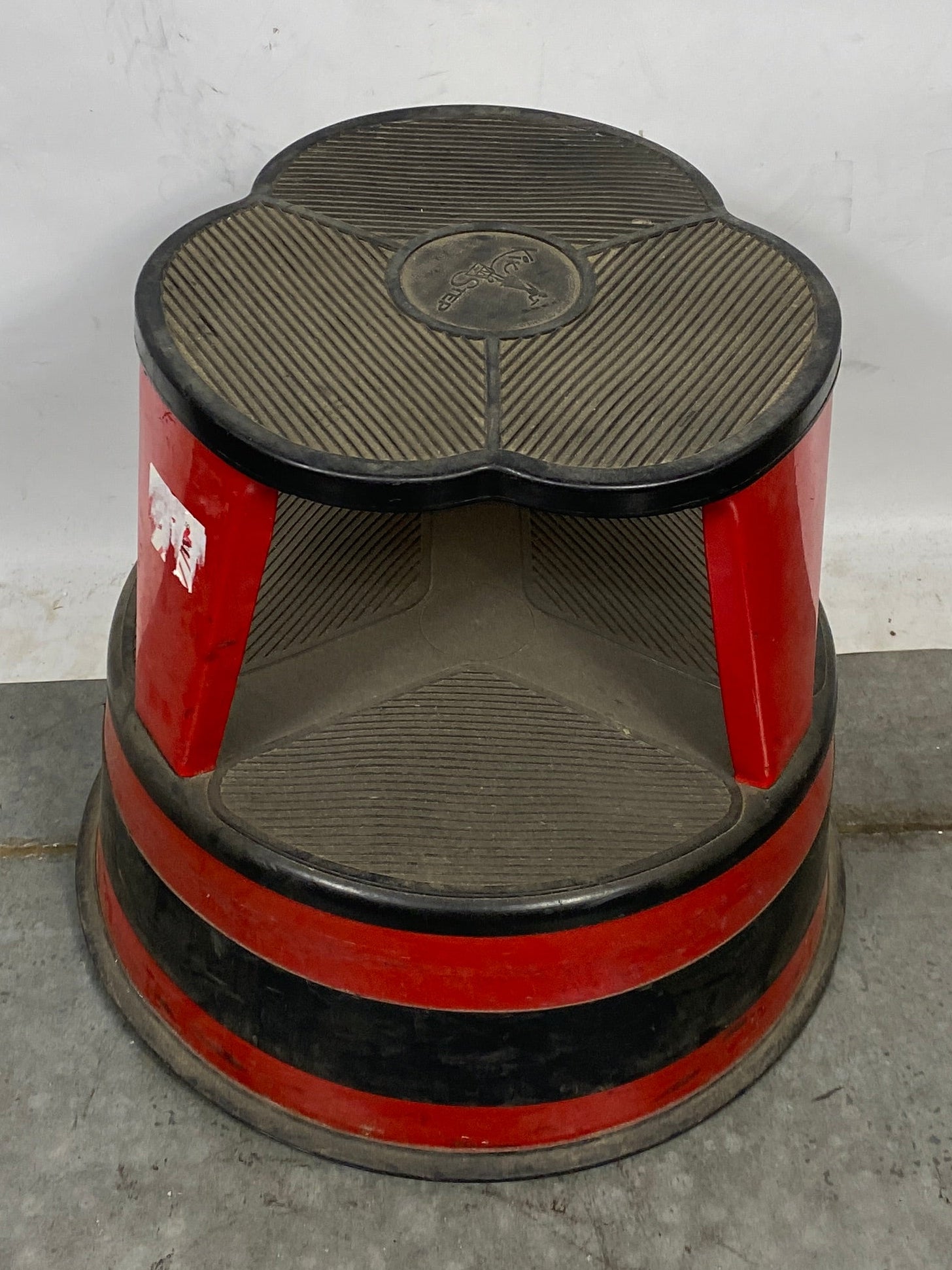 Kikstep Circular Rolling Red Stepping Stool