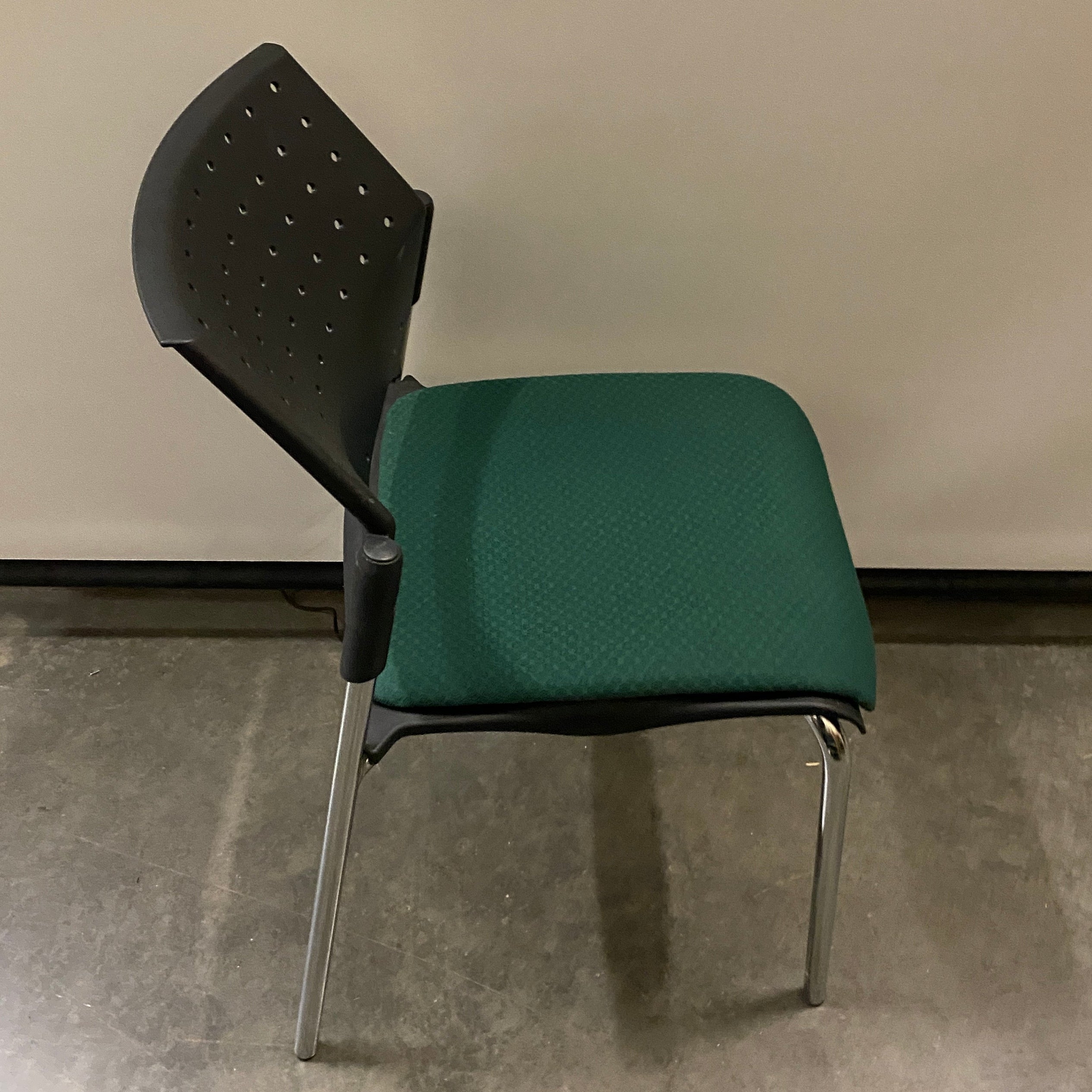 Global Upholstery Co INC Green Cushioned Chair