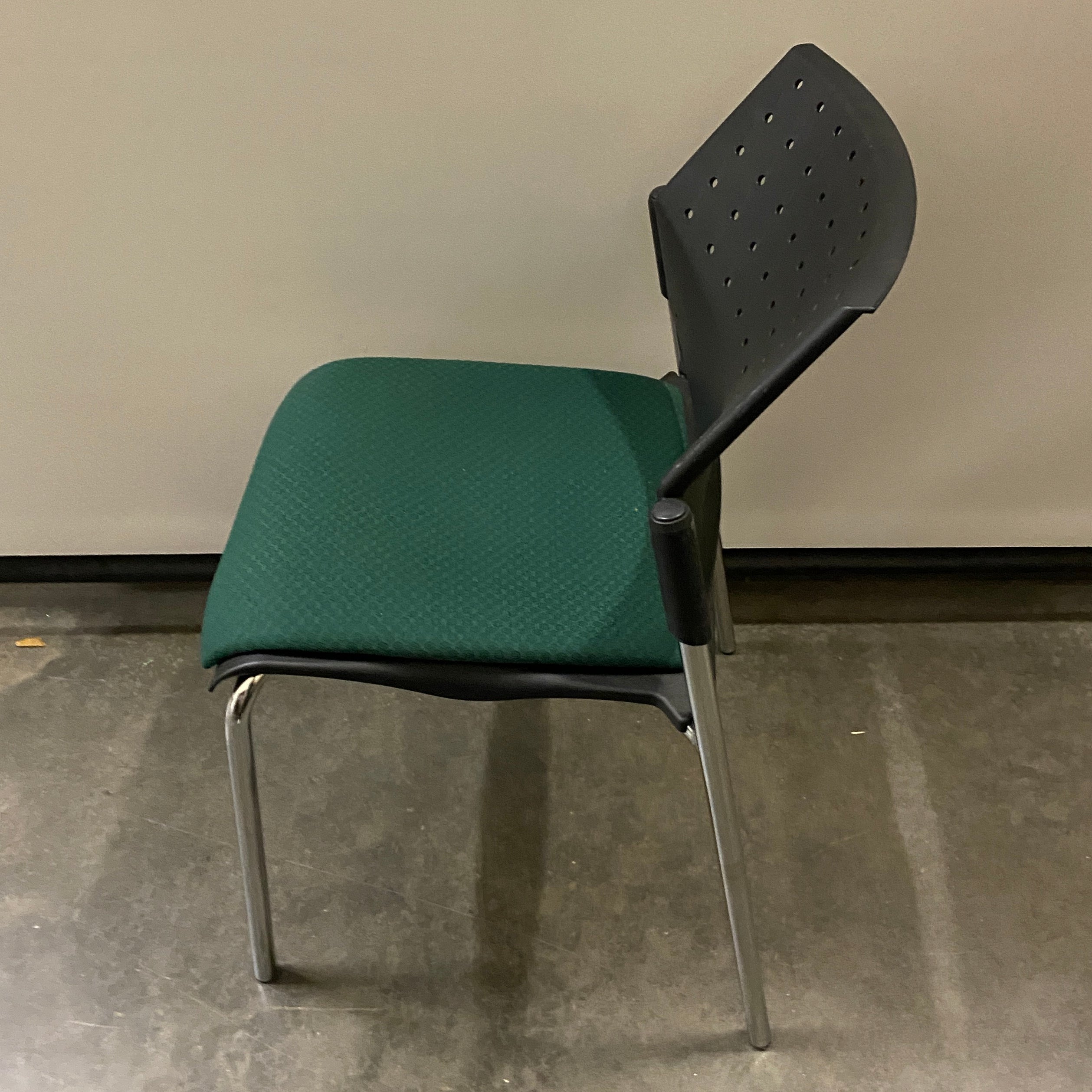 Global Upholstery Co INC Green Cushioned Chair