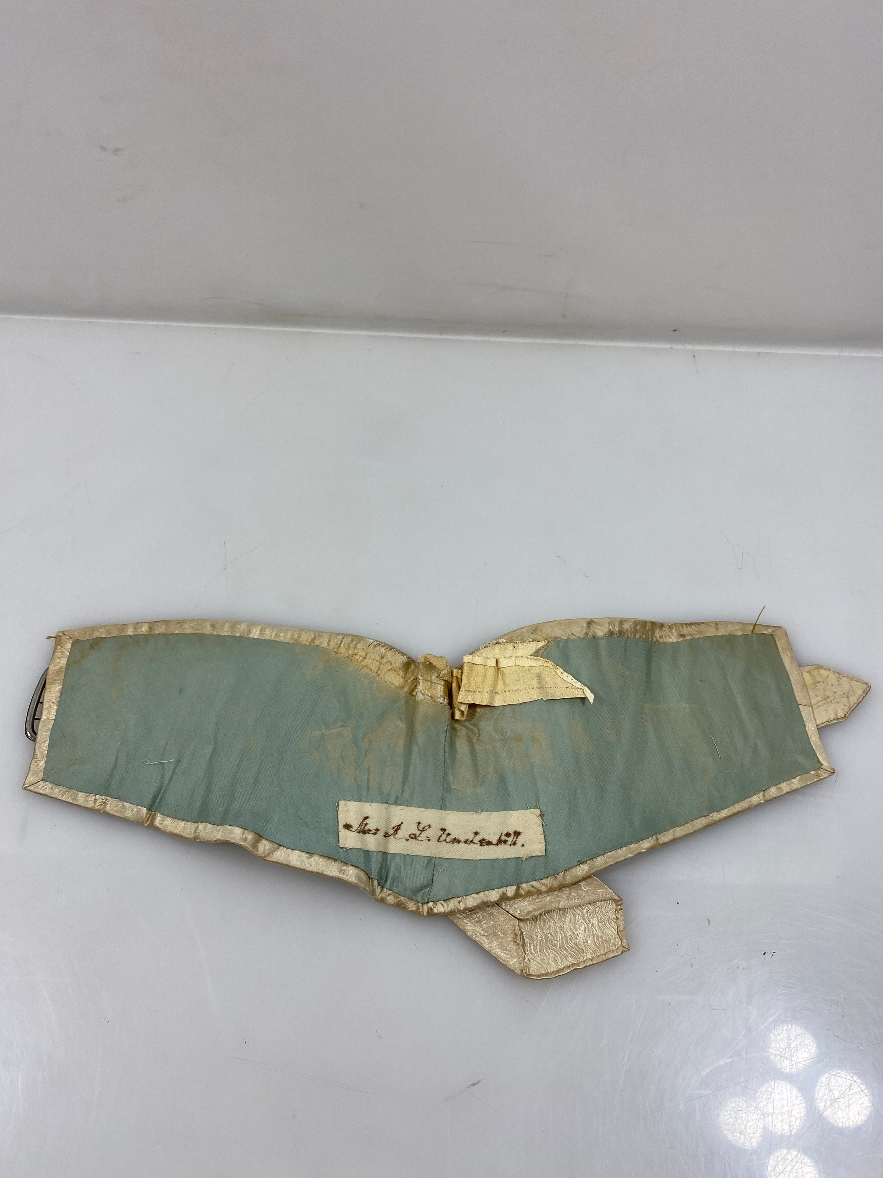 Vintage 1930s Cream Silk Cummerbund with Bow Size Detail