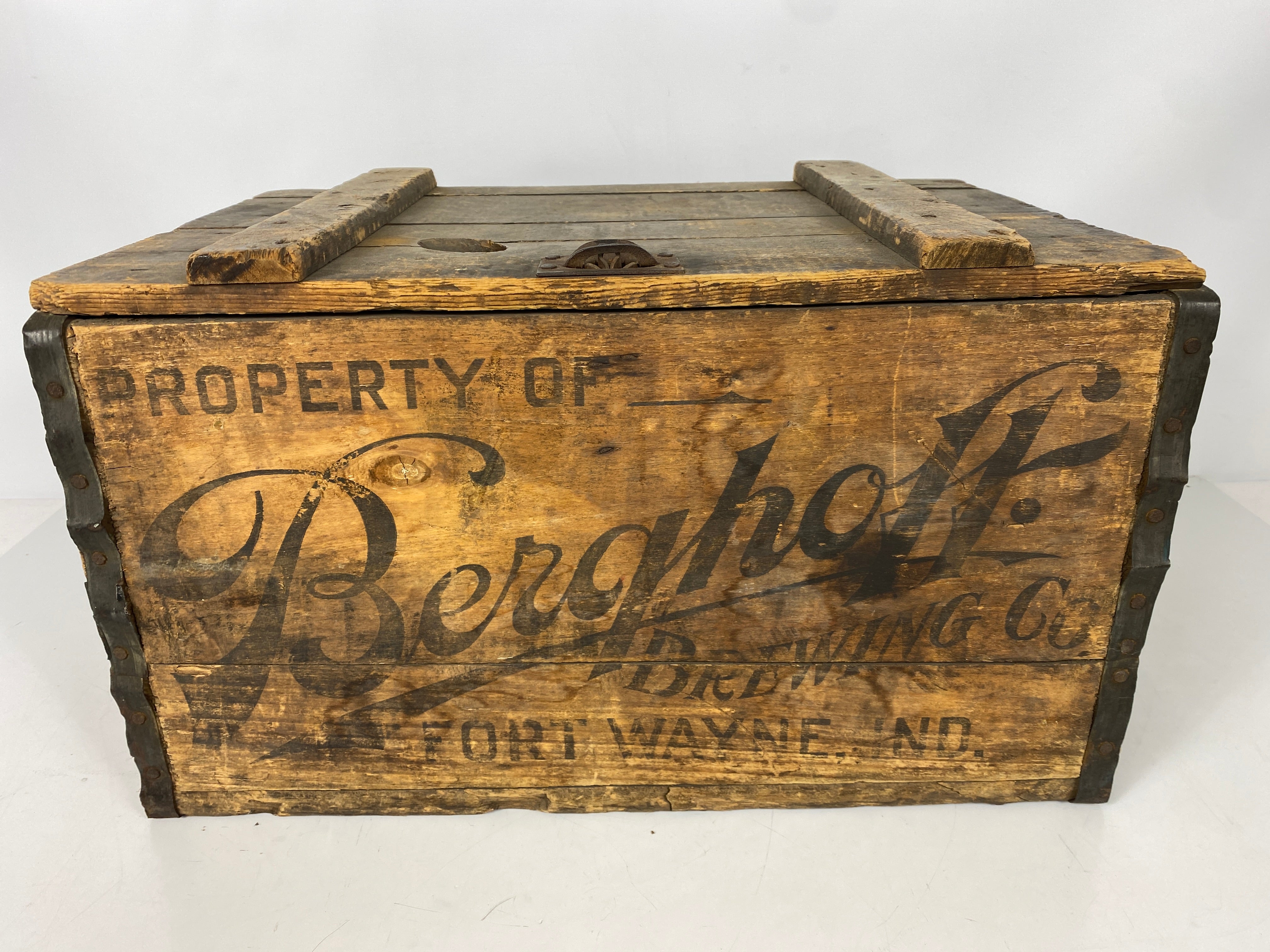 Antique Pre-Prohibition BERGHOFF BREWING CO Dortmunder Beer Crate Fort Wayne Indiana