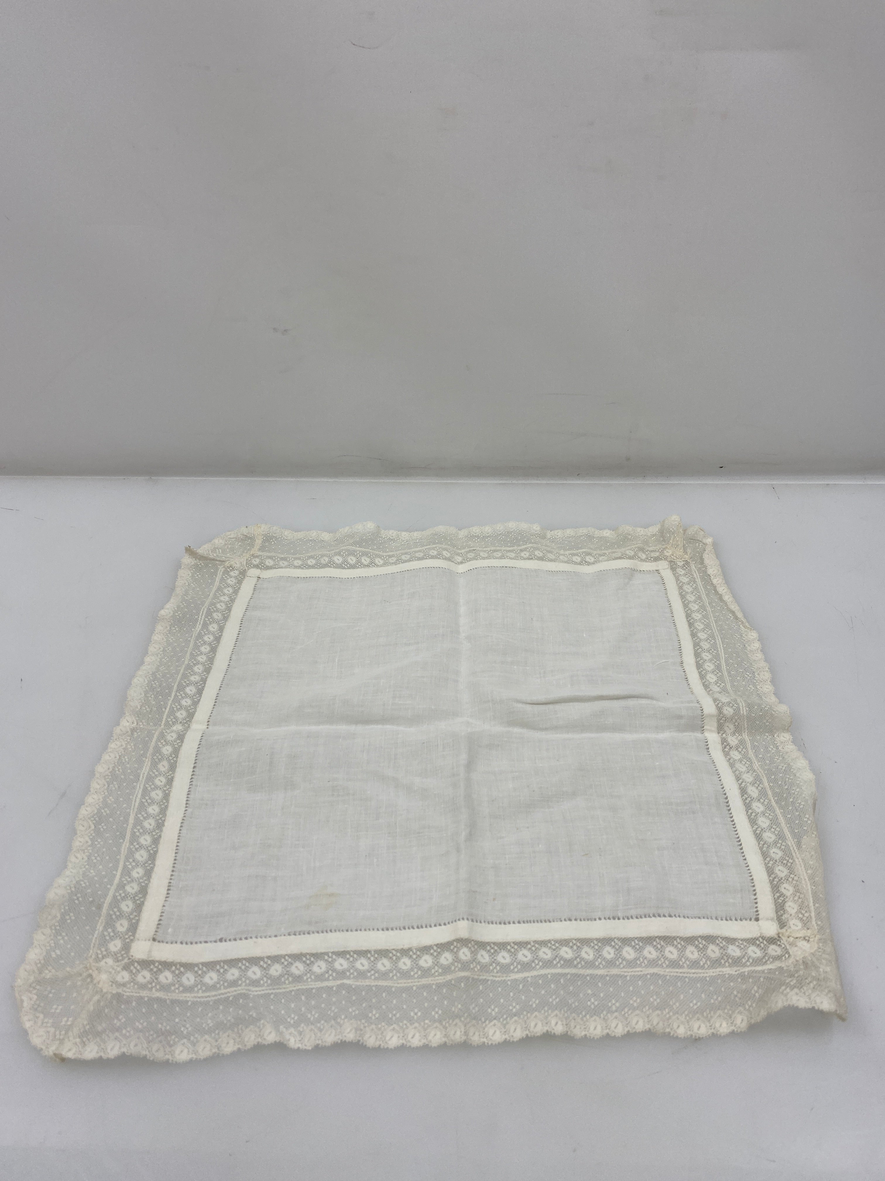Vintage 1910s White Linen Handkerchief with Lace Border